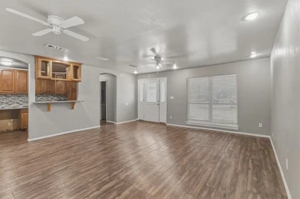 Single Family Residence For Sale in Dallas County , 7213 Lakeview Parkway, Rowlett, Texas 75088, 3 Bedroom, 2 Bathroom, 1 Garage spaces, 1,800 Sqft, built in 1950, mls#21214230, Real Estate Agent in Rowlett, Homes For Sale in Dallas county, Homes For Sale in Rowlett, Realtor in Rowlett Texas, Real Estate Brokerage Independent Realty Texas, Luminita Cordes Realtor
