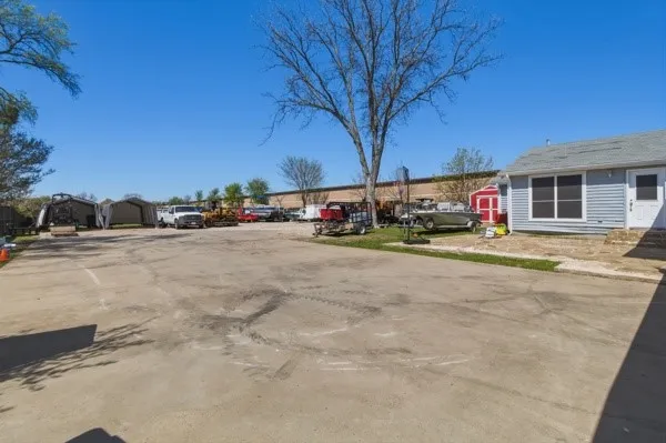 Single Family Residence For Sale in Dallas County , 7213 Lakeview Parkway, Rowlett, Texas 75088, 3 Bedroom, 2 Bathroom, 1 Garage spaces, 1,800 Sqft, built in 1950, mls#21214230, Real Estate Agent in Rowlett, Homes For Sale in Dallas county, Homes For Sale in Rowlett, Realtor in Rowlett Texas, Real Estate Brokerage Independent Realty Texas, Luminita Cordes Realtor