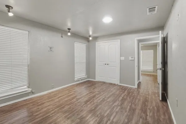 Single Family Residence For Sale in Dallas County , 7213 Lakeview Parkway, Rowlett, Texas 75088, 3 Bedroom, 2 Bathroom, 1 Garage spaces, 1,800 Sqft, built in 1950, mls#21214230, Real Estate Agent in Rowlett, Homes For Sale in Dallas county, Homes For Sale in Rowlett, Realtor in Rowlett Texas, Real Estate Brokerage Independent Realty Texas, Luminita Cordes Realtor