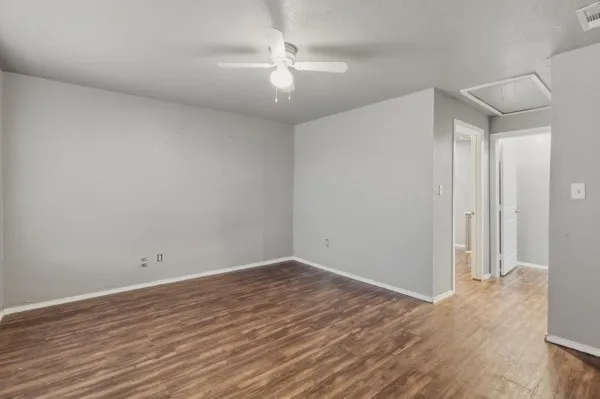 Single Family Residence For Sale in Dallas County , 7213 Lakeview Parkway, Rowlett, Texas 75088, 3 Bedroom, 2 Bathroom, 1 Garage spaces, 1,800 Sqft, built in 1950, mls#21214230, Real Estate Agent in Rowlett, Homes For Sale in Dallas county, Homes For Sale in Rowlett, Realtor in Rowlett Texas, Real Estate Brokerage Independent Realty Texas, Luminita Cordes Realtor
