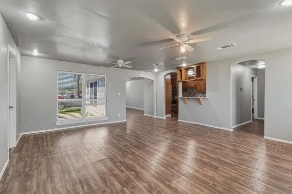 Single Family Residence For Sale in Dallas County , 7213 Lakeview Parkway, Rowlett, Texas 75088, 3 Bedroom, 2 Bathroom, 1 Garage spaces, 1,800 Sqft, built in 1950, mls#21214230, Real Estate Agent in Rowlett, Homes For Sale in Dallas county, Homes For Sale in Rowlett, Realtor in Rowlett Texas, Real Estate Brokerage Independent Realty Texas, Luminita Cordes Realtor