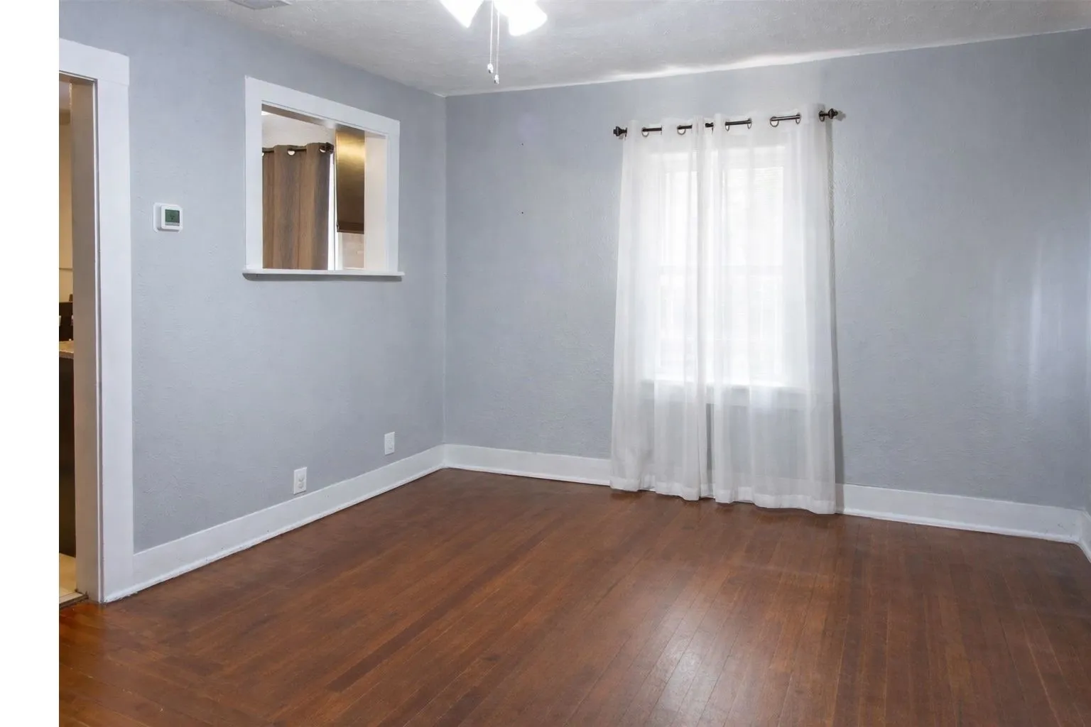Single Family Residence For Sale in Tarrant County , 2910 20th Street, Fort Worth, Texas 76106, 2 Bedroom, 1 Bathroom, Garage spaces, 756 Sqft, built in 1940, Preowned, mls#21213496, Real Estate Agent in Fort Worth, Homes For Sale in Tarrant county, Homes For Sale in Fort Worth, Realtor in Fort Worth Texas, Real Estate Brokerage Independent Realty Texas, Luminita Cordes Realtor