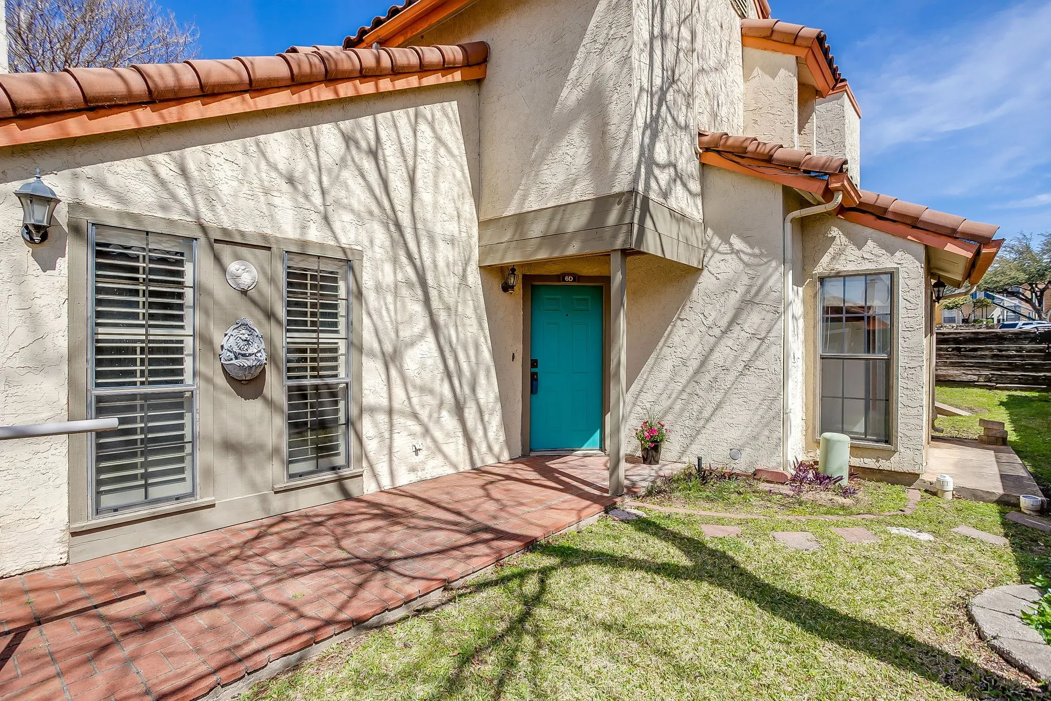 Condominium For Sale in Tarrant County , 6504 Hickock Drive 6D, Fort Worth, Texas 76116, 3 Bedroom, 3 Bathroom, 1 Garage spaces, 1,473 Sqft, built in 1984, mls#21185064, Real Estate Agent in Fort Worth, Homes For Sale in Tarrant county, Homes For Sale in Fort Worth, Realtor in Fort Worth Texas, Real Estate Brokerage Independent Realty Texas, Luminita Cordes Realtor