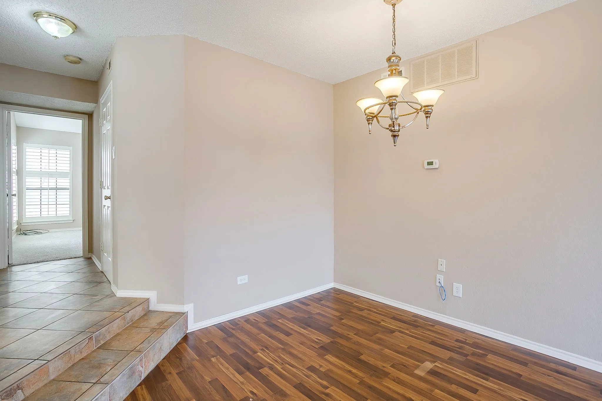 Condominium For Sale in Tarrant County , 6504 Hickock Drive 6D, Fort Worth, Texas 76116, 3 Bedroom, 3 Bathroom, 1 Garage spaces, 1,473 Sqft, built in 1984, mls#21185064, Real Estate Agent in Fort Worth, Homes For Sale in Tarrant county, Homes For Sale in Fort Worth, Realtor in Fort Worth Texas, Real Estate Brokerage Independent Realty Texas, Luminita Cordes Realtor