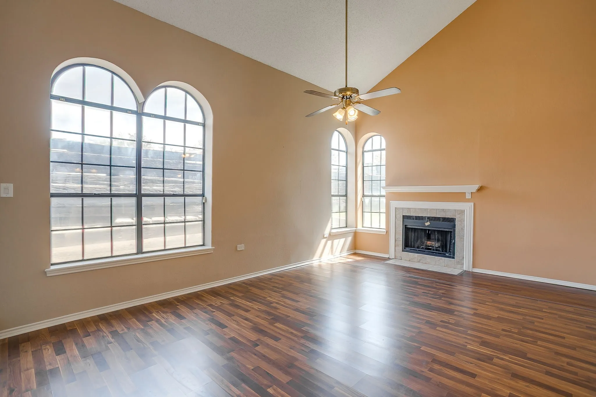 Condominium For Sale in Tarrant County , 6504 Hickock Drive 6D, Fort Worth, Texas 76116, 3 Bedroom, 3 Bathroom, 1 Garage spaces, 1,473 Sqft, built in 1984, mls#21185064, Real Estate Agent in Fort Worth, Homes For Sale in Tarrant county, Homes For Sale in Fort Worth, Realtor in Fort Worth Texas, Real Estate Brokerage Independent Realty Texas, Luminita Cordes Realtor