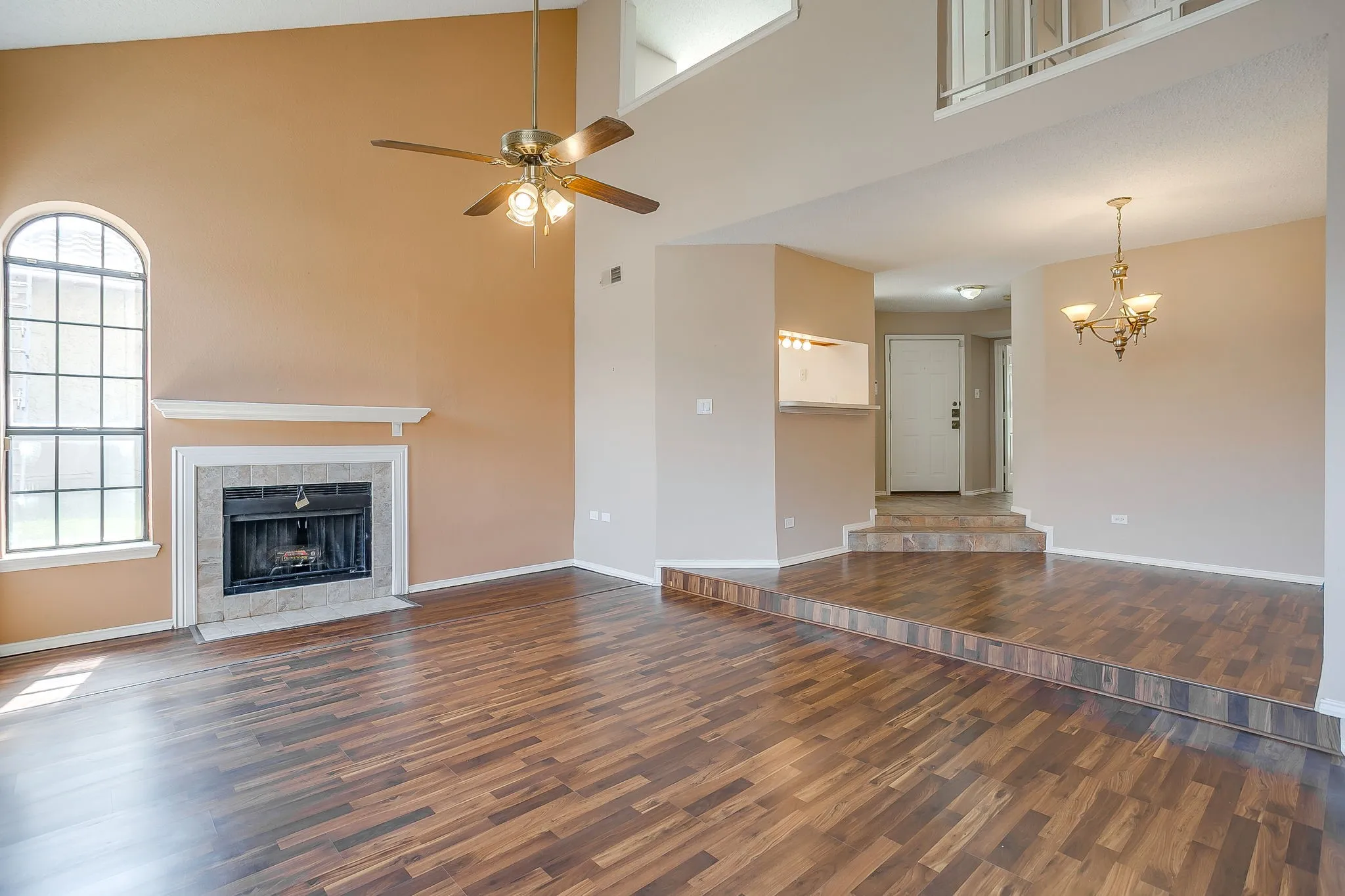 Condominium For Sale in Tarrant County , 6504 Hickock Drive 6D, Fort Worth, Texas 76116, 3 Bedroom, 3 Bathroom, 1 Garage spaces, 1,473 Sqft, built in 1984, mls#21185064, Real Estate Agent in Fort Worth, Homes For Sale in Tarrant county, Homes For Sale in Fort Worth, Realtor in Fort Worth Texas, Real Estate Brokerage Independent Realty Texas, Luminita Cordes Realtor
