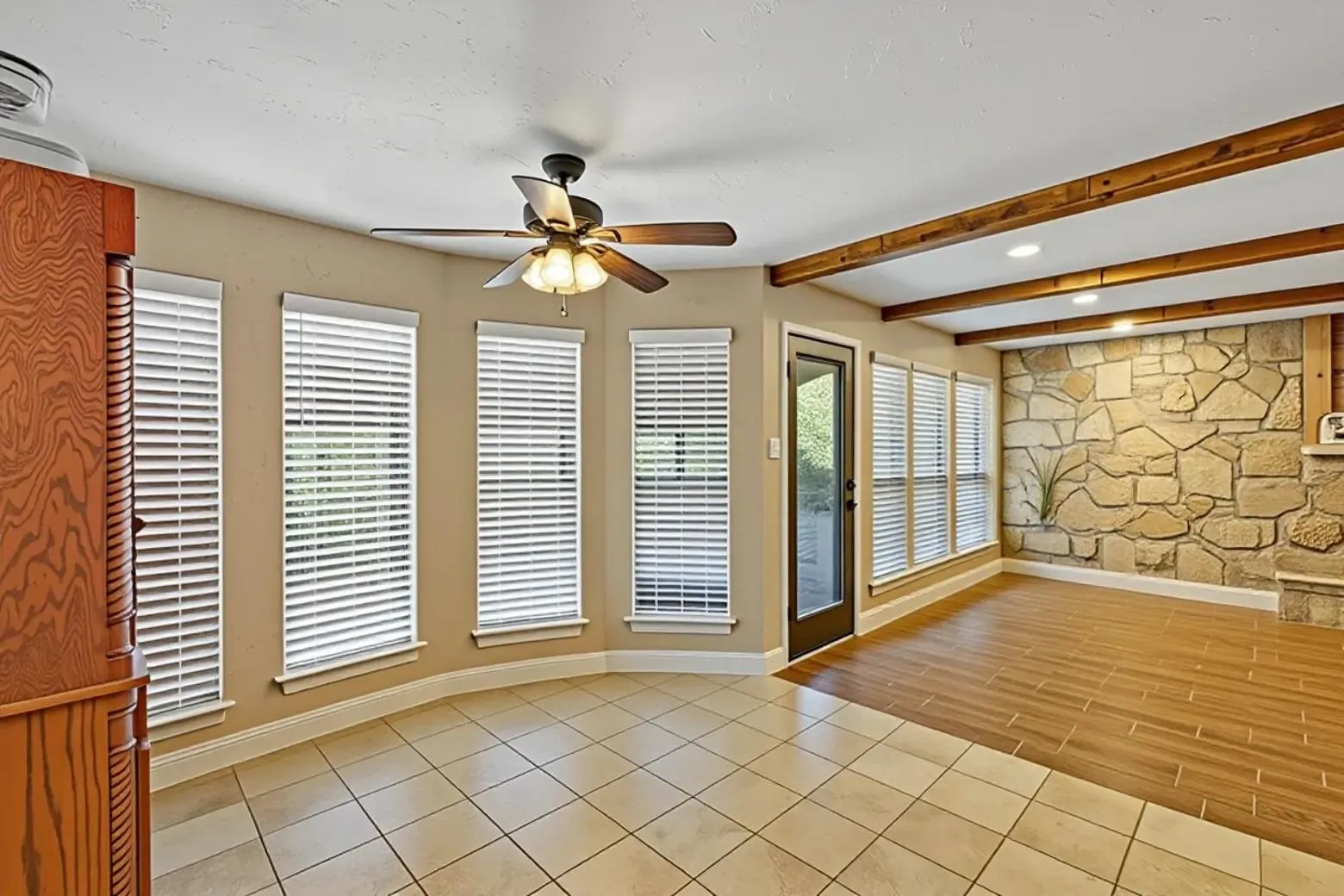 Single Family Residence For Sale in Tarrant County , 3609 Wayne Court, Bedford, Texas 76021, 4 Bedroom, 3 Bathroom, 2 Garage spaces, 2,312 Sqft, built in 1974, Preowned, mls#21210534, Real Estate Agent in Bedford, Homes For Sale in Tarrant county, Homes For Sale in Bedford, Realtor in Bedford Texas, Real Estate Brokerage Independent Realty Texas, Luminita Cordes Realtor