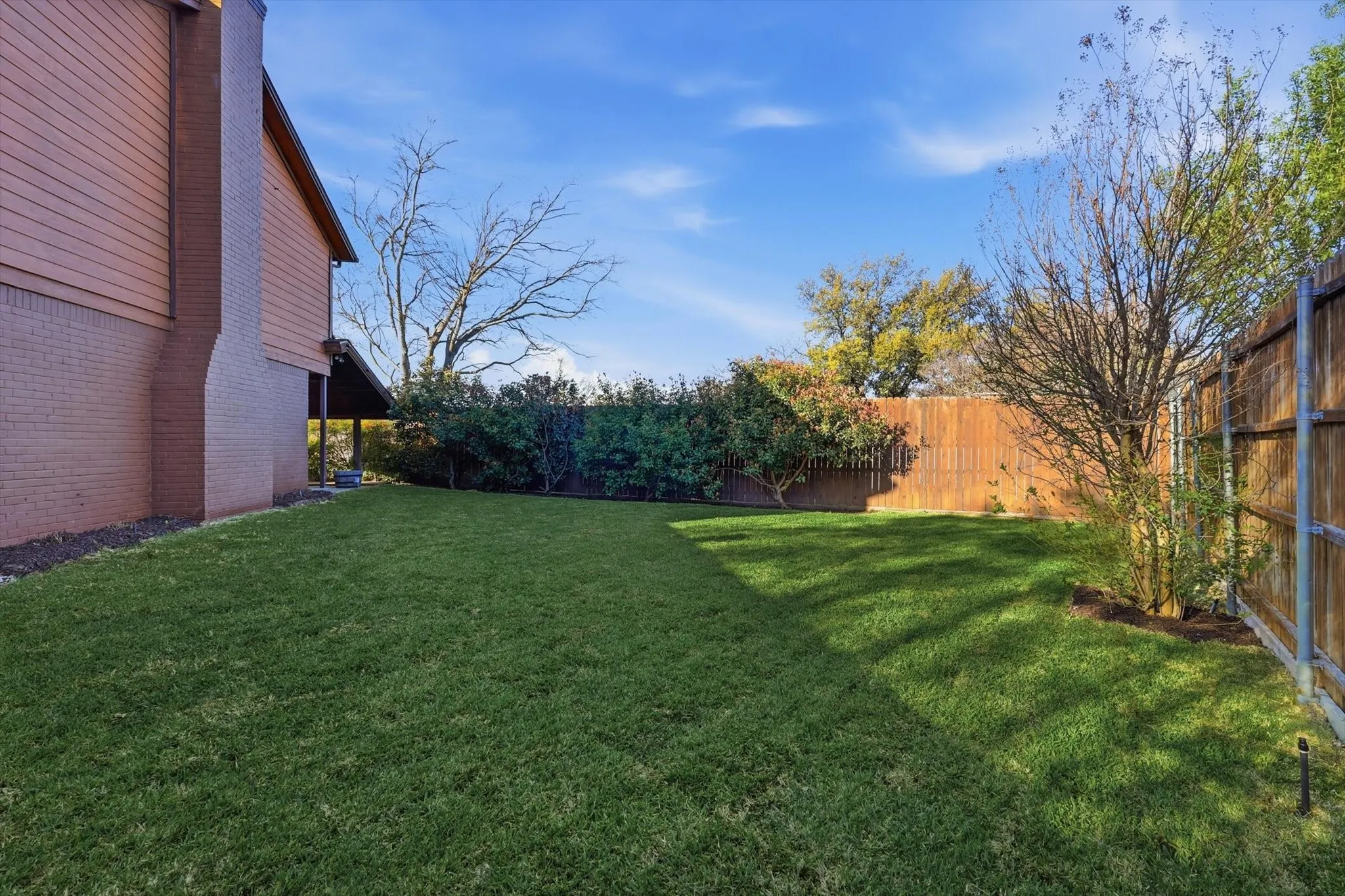 Single Family Residence For Sale in Tarrant County , 3609 Wayne Court, Bedford, Texas 76021, 4 Bedroom, 3 Bathroom, 2 Garage spaces, 2,312 Sqft, built in 1974, Preowned, mls#21210534, Real Estate Agent in Bedford, Homes For Sale in Tarrant county, Homes For Sale in Bedford, Realtor in Bedford Texas, Real Estate Brokerage Independent Realty Texas, Luminita Cordes Realtor