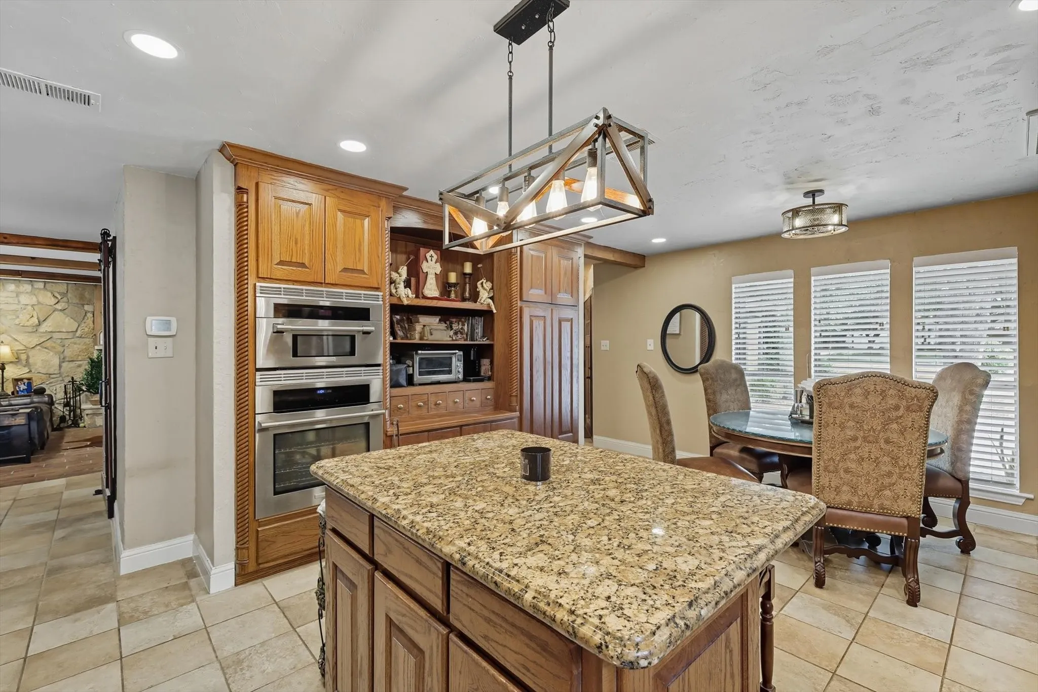 Single Family Residence For Sale in Tarrant County , 3609 Wayne Court, Bedford, Texas 76021, 4 Bedroom, 3 Bathroom, 2 Garage spaces, 2,312 Sqft, built in 1974, Preowned, mls#21210534, Real Estate Agent in Bedford, Homes For Sale in Tarrant county, Homes For Sale in Bedford, Realtor in Bedford Texas, Real Estate Brokerage Independent Realty Texas, Luminita Cordes Realtor