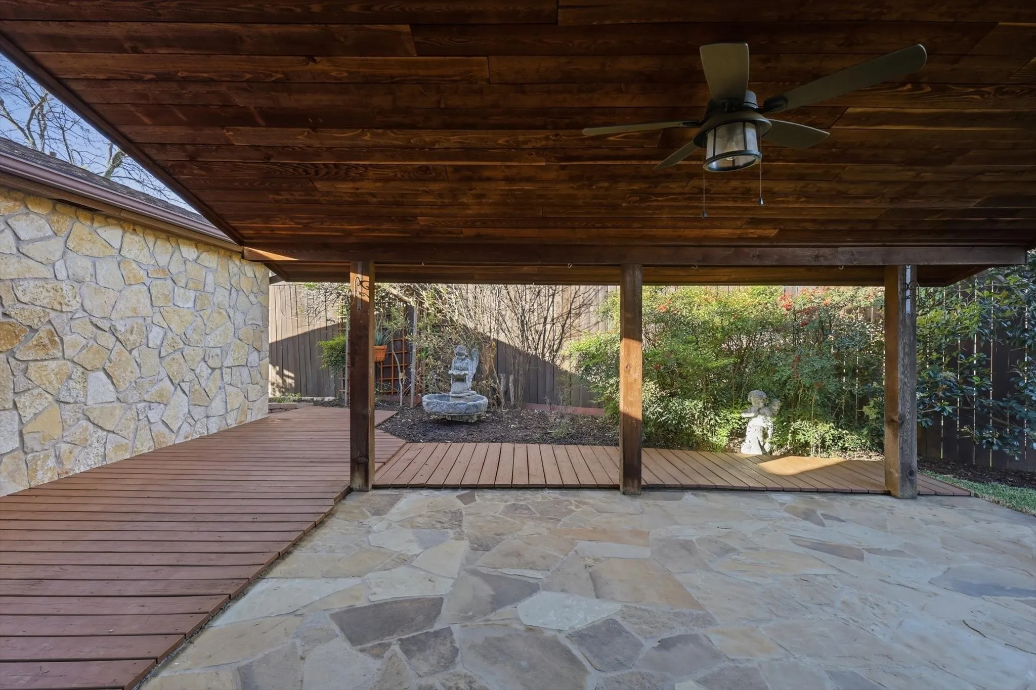 Single Family Residence For Sale in Tarrant County , 3609 Wayne Court, Bedford, Texas 76021, 4 Bedroom, 3 Bathroom, 2 Garage spaces, 2,312 Sqft, built in 1974, Preowned, mls#21210534, Real Estate Agent in Bedford, Homes For Sale in Tarrant county, Homes For Sale in Bedford, Realtor in Bedford Texas, Real Estate Brokerage Independent Realty Texas, Luminita Cordes Realtor