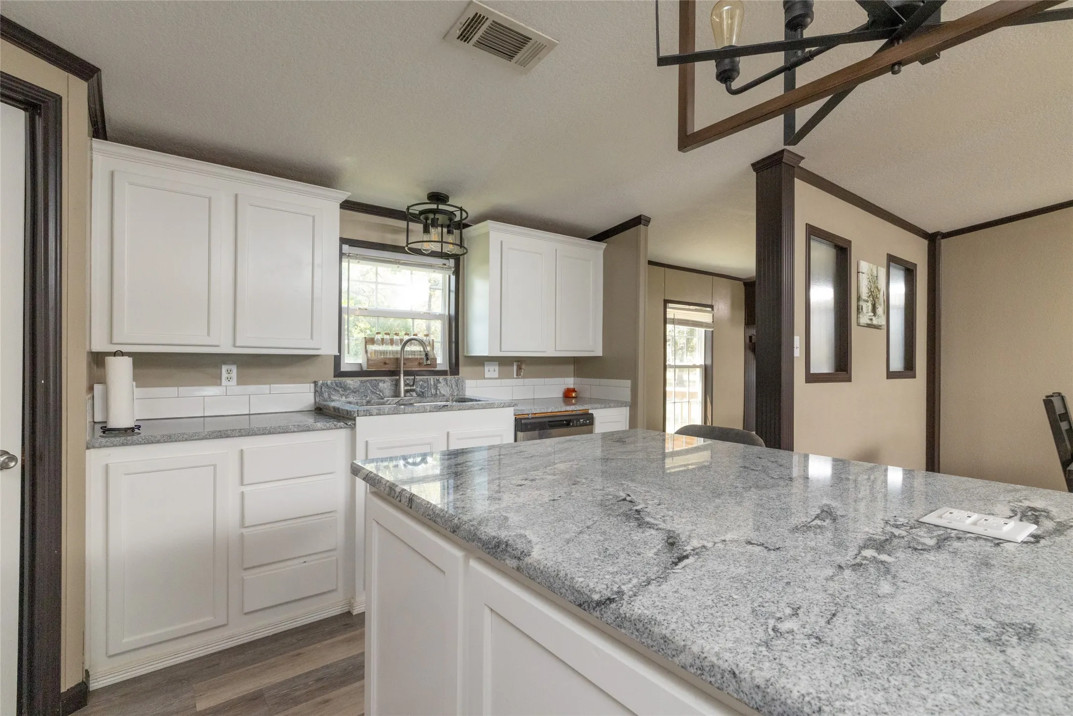 Manufactured Home For Sale in Wise County , 140 Meadow Pond Court, Runaway Bay, Texas 76426, 4 Bedroom, 2 Bathroom, Garage spaces, 2,176 Sqft, built in 2012, Preowned, mls#21214369, Real Estate Agent in Runaway Bay, Homes For Sale in Wise county, Homes For Sale in Runaway Bay, Realtor in Runaway Bay Texas, Real Estate Brokerage Independent Realty Texas, Luminita Cordes Realtor