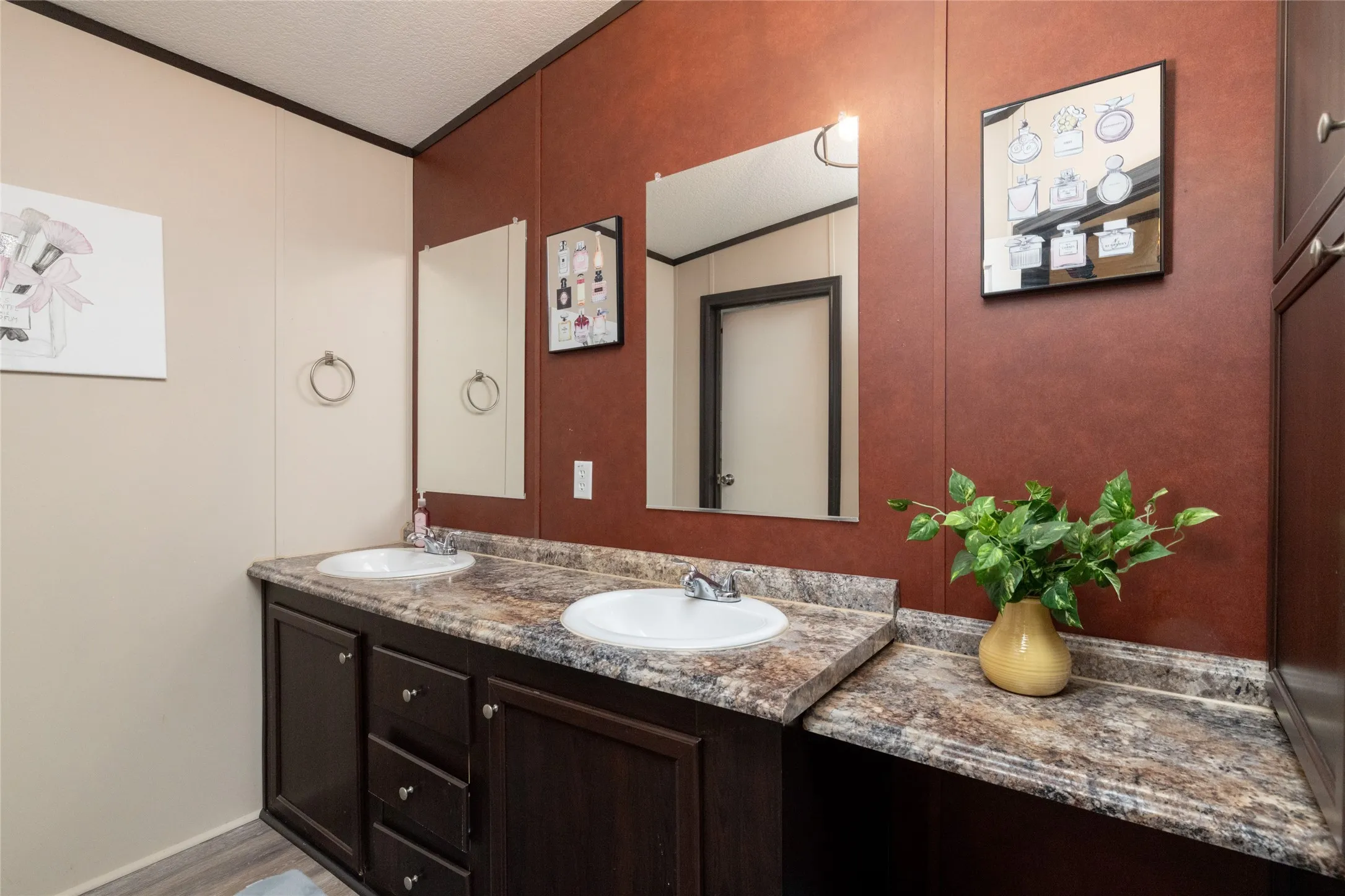 Manufactured Home For Sale in Wise County , 140 Meadow Pond Court, Runaway Bay, Texas 76426, 4 Bedroom, 2 Bathroom, Garage spaces, 2,176 Sqft, built in 2012, Preowned, mls#21214369, Real Estate Agent in Runaway Bay, Homes For Sale in Wise county, Homes For Sale in Runaway Bay, Realtor in Runaway Bay Texas, Real Estate Brokerage Independent Realty Texas, Luminita Cordes Realtor