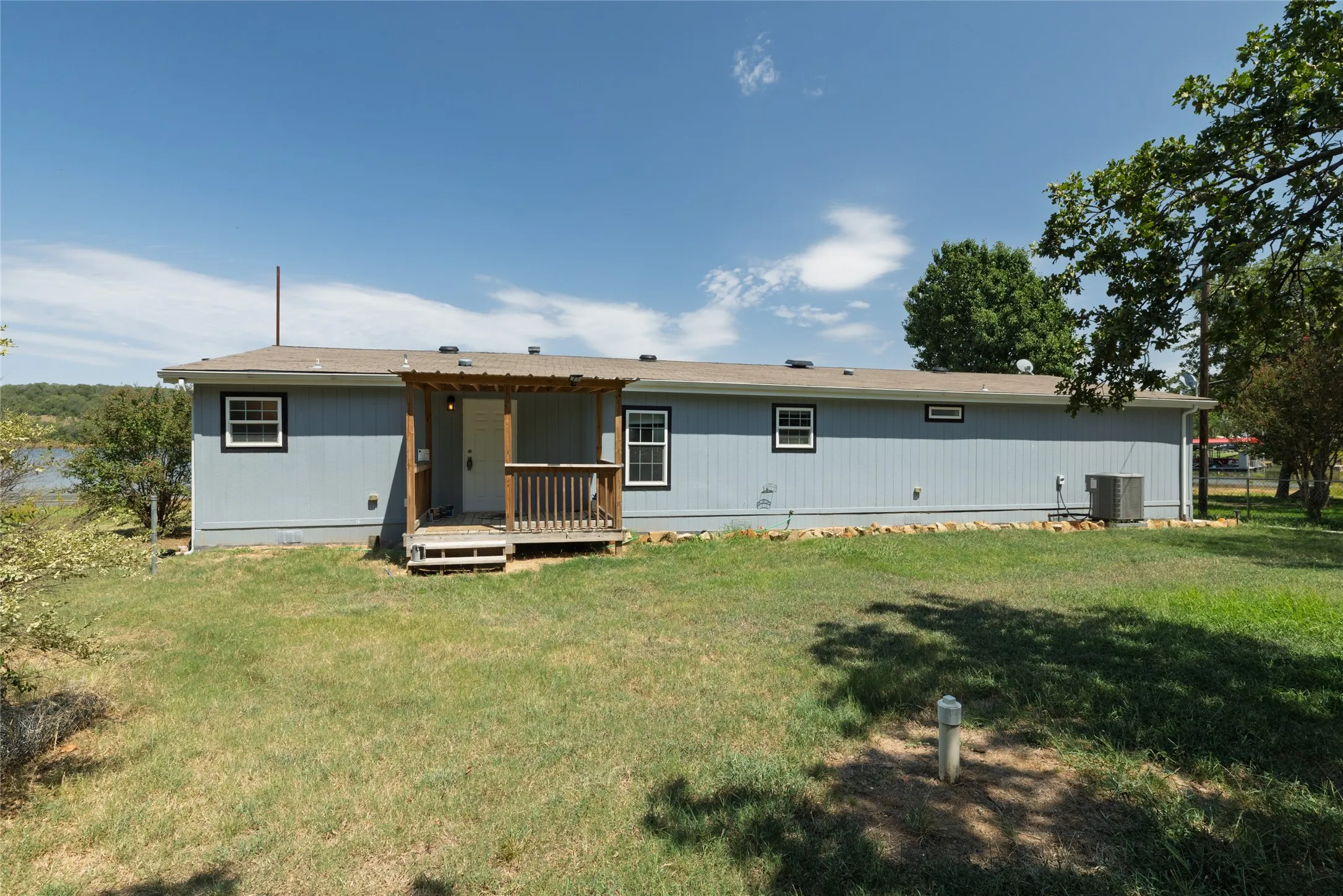 Manufactured Home For Sale in Wise County , 140 Meadow Pond Court, Runaway Bay, Texas 76426, 4 Bedroom, 2 Bathroom, Garage spaces, 2,176 Sqft, built in 2012, Preowned, mls#21214369, Real Estate Agent in Runaway Bay, Homes For Sale in Wise county, Homes For Sale in Runaway Bay, Realtor in Runaway Bay Texas, Real Estate Brokerage Independent Realty Texas, Luminita Cordes Realtor