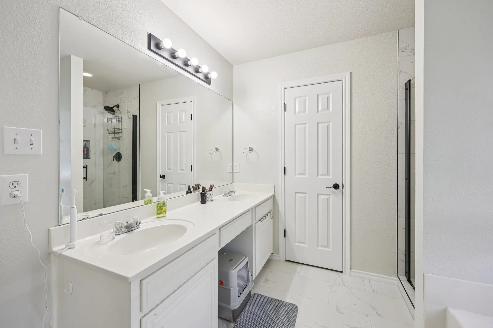 Single Family Residence For Sale in Tarrant County , 1325 Lake Shore Drive, Crowley, Texas 76036, 4 Bedroom, 2 Bathroom, 2 Garage spaces, 1,986 Sqft, built in 2002, mls#21214376, Real Estate Agent in Crowley, Homes For Sale in Tarrant county, Homes For Sale in Crowley, Realtor in Crowley Texas, Real Estate Brokerage Independent Realty Texas, Luminita Cordes Realtor