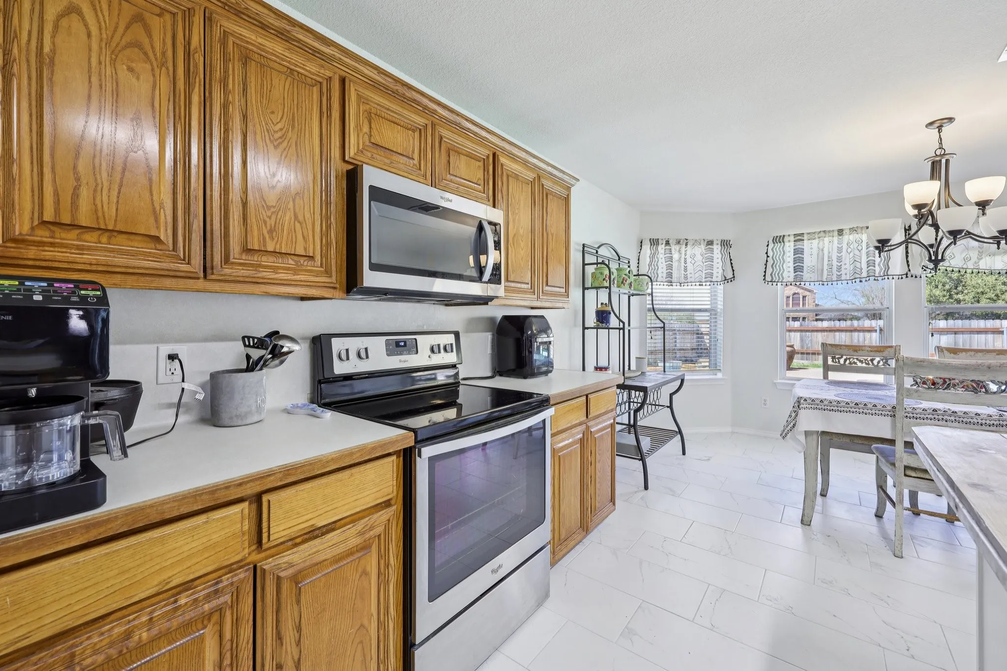 Single Family Residence For Sale in Tarrant County , 1325 Lake Shore Drive, Crowley, Texas 76036, 4 Bedroom, 2 Bathroom, 2 Garage spaces, 1,986 Sqft, built in 2002, mls#21214376, Real Estate Agent in Crowley, Homes For Sale in Tarrant county, Homes For Sale in Crowley, Realtor in Crowley Texas, Real Estate Brokerage Independent Realty Texas, Luminita Cordes Realtor