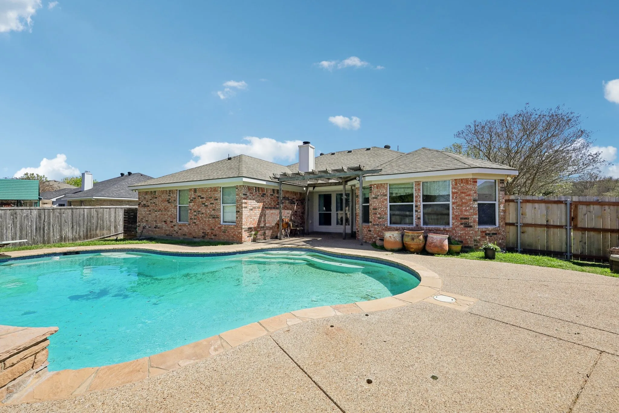 Single Family Residence For Sale in Tarrant County , 1325 Lake Shore Drive, Crowley, Texas 76036, 4 Bedroom, 2 Bathroom, 2 Garage spaces, 1,986 Sqft, built in 2002, mls#21214376, Real Estate Agent in Crowley, Homes For Sale in Tarrant county, Homes For Sale in Crowley, Realtor in Crowley Texas, Real Estate Brokerage Independent Realty Texas, Luminita Cordes Realtor