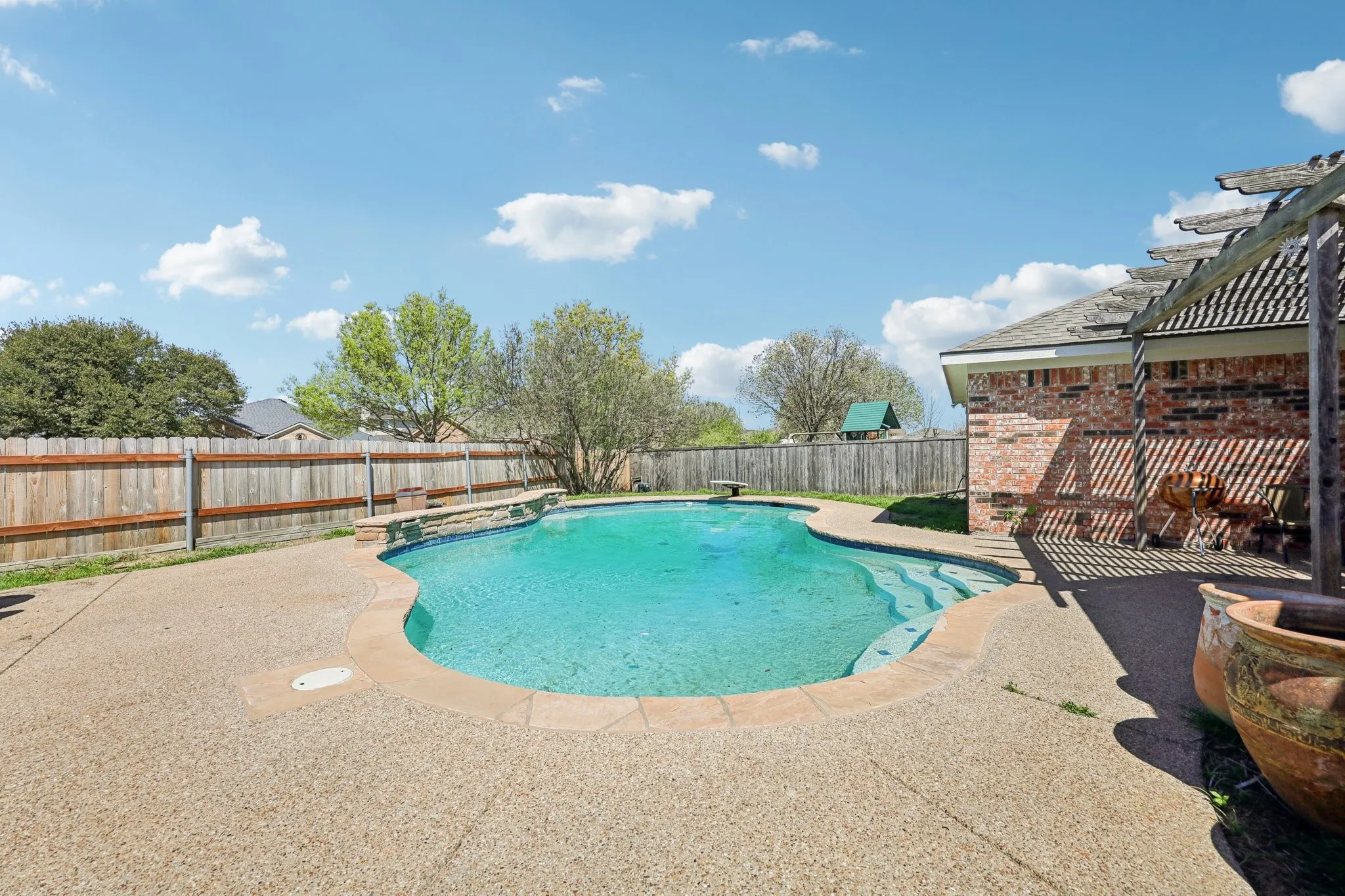 Single Family Residence For Sale in Tarrant County , 1325 Lake Shore Drive, Crowley, Texas 76036, 4 Bedroom, 2 Bathroom, 2 Garage spaces, 1,986 Sqft, built in 2002, mls#21214376, Real Estate Agent in Crowley, Homes For Sale in Tarrant county, Homes For Sale in Crowley, Realtor in Crowley Texas, Real Estate Brokerage Independent Realty Texas, Luminita Cordes Realtor