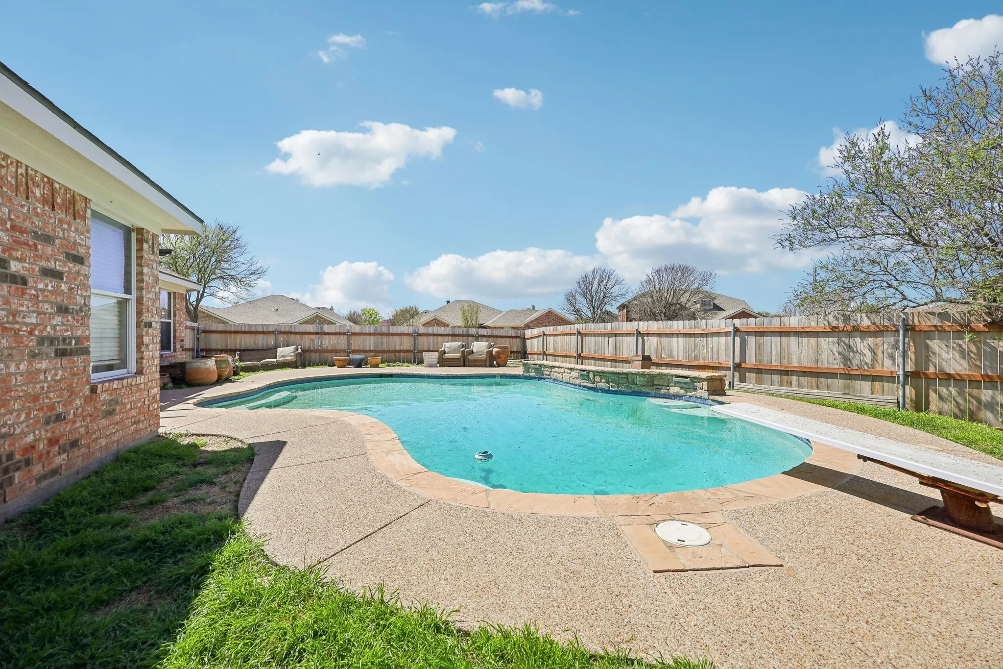 Single Family Residence For Sale in Tarrant County , 1325 Lake Shore Drive, Crowley, Texas 76036, 4 Bedroom, 2 Bathroom, 2 Garage spaces, 1,986 Sqft, built in 2002, mls#21214376, Real Estate Agent in Crowley, Homes For Sale in Tarrant county, Homes For Sale in Crowley, Realtor in Crowley Texas, Real Estate Brokerage Independent Realty Texas, Luminita Cordes Realtor