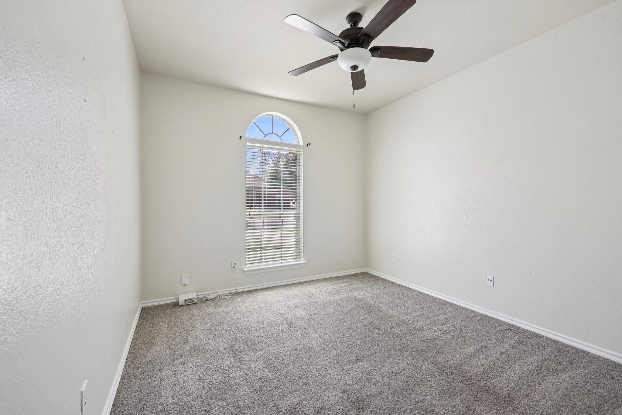Single Family Residence For Sale in Tarrant County , 1325 Lake Shore Drive, Crowley, Texas 76036, 4 Bedroom, 2 Bathroom, 2 Garage spaces, 1,986 Sqft, built in 2002, mls#21214376, Real Estate Agent in Crowley, Homes For Sale in Tarrant county, Homes For Sale in Crowley, Realtor in Crowley Texas, Real Estate Brokerage Independent Realty Texas, Luminita Cordes Realtor