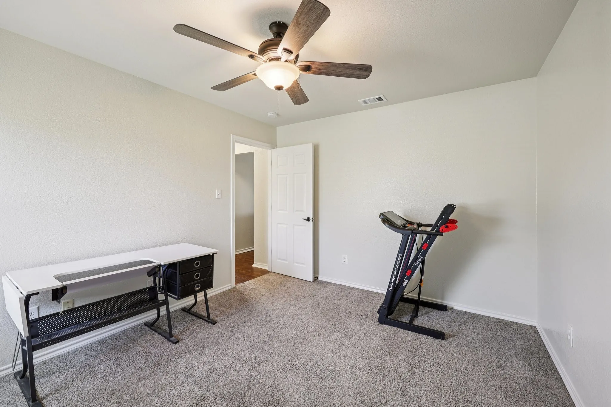 Single Family Residence For Sale in Tarrant County , 1325 Lake Shore Drive, Crowley, Texas 76036, 4 Bedroom, 2 Bathroom, 2 Garage spaces, 1,986 Sqft, built in 2002, mls#21214376, Real Estate Agent in Crowley, Homes For Sale in Tarrant county, Homes For Sale in Crowley, Realtor in Crowley Texas, Real Estate Brokerage Independent Realty Texas, Luminita Cordes Realtor