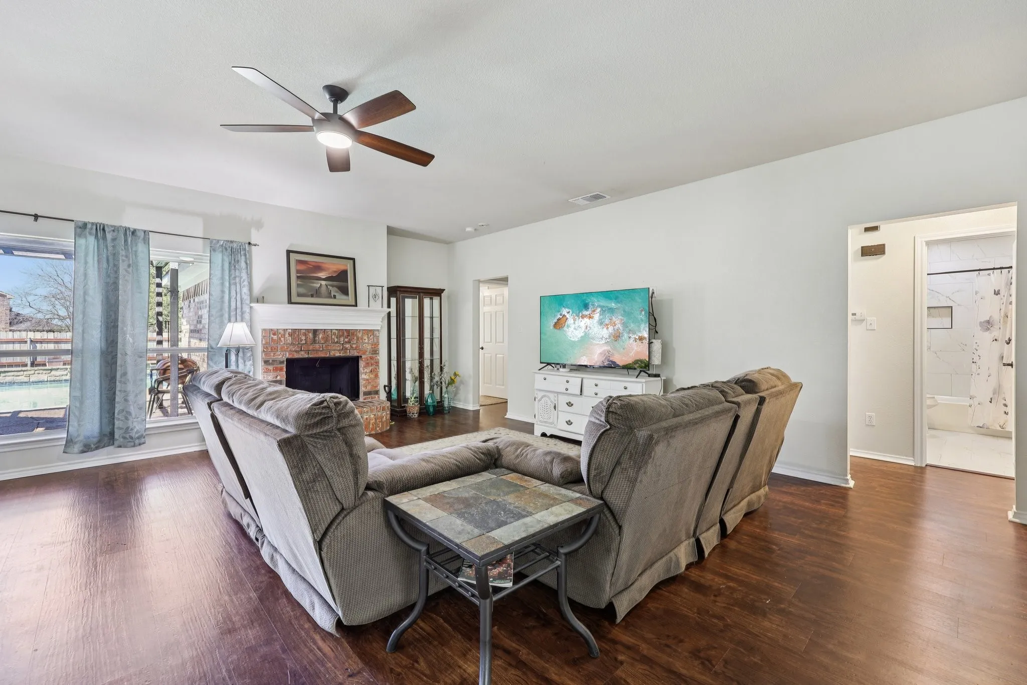 Single Family Residence For Sale in Tarrant County , 1325 Lake Shore Drive, Crowley, Texas 76036, 4 Bedroom, 2 Bathroom, 2 Garage spaces, 1,986 Sqft, built in 2002, mls#21214376, Real Estate Agent in Crowley, Homes For Sale in Tarrant county, Homes For Sale in Crowley, Realtor in Crowley Texas, Real Estate Brokerage Independent Realty Texas, Luminita Cordes Realtor