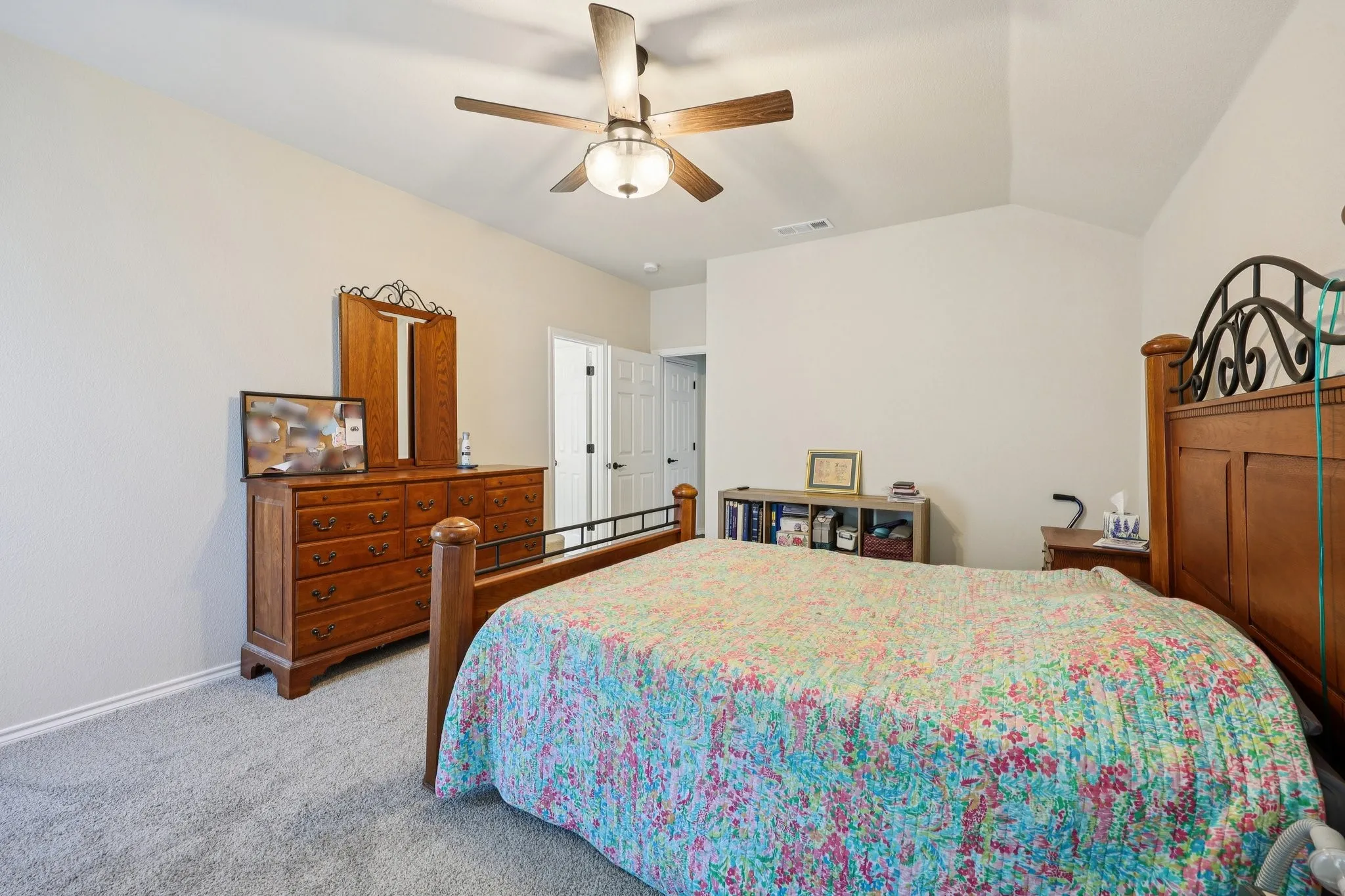 Single Family Residence For Sale in Tarrant County , 1325 Lake Shore Drive, Crowley, Texas 76036, 4 Bedroom, 2 Bathroom, 2 Garage spaces, 1,986 Sqft, built in 2002, mls#21214376, Real Estate Agent in Crowley, Homes For Sale in Tarrant county, Homes For Sale in Crowley, Realtor in Crowley Texas, Real Estate Brokerage Independent Realty Texas, Luminita Cordes Realtor