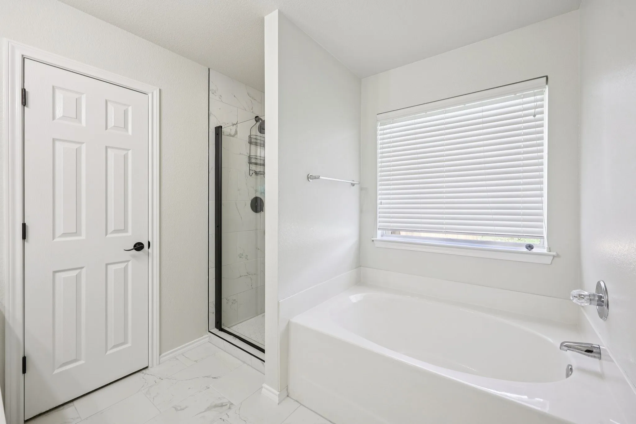 Single Family Residence For Sale in Tarrant County , 1325 Lake Shore Drive, Crowley, Texas 76036, 4 Bedroom, 2 Bathroom, 2 Garage spaces, 1,986 Sqft, built in 2002, mls#21214376, Real Estate Agent in Crowley, Homes For Sale in Tarrant county, Homes For Sale in Crowley, Realtor in Crowley Texas, Real Estate Brokerage Independent Realty Texas, Luminita Cordes Realtor
