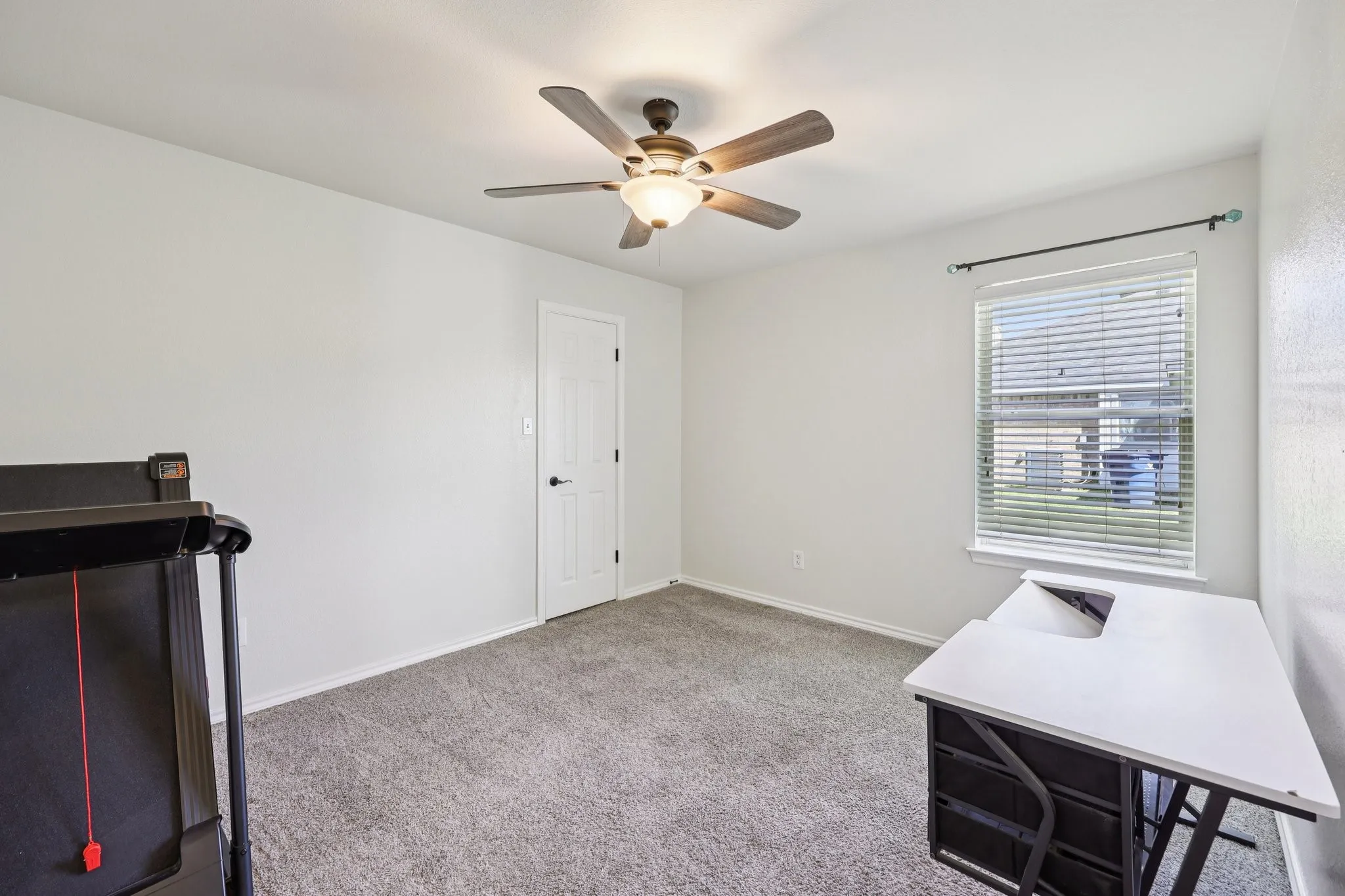 Single Family Residence For Sale in Tarrant County , 1325 Lake Shore Drive, Crowley, Texas 76036, 4 Bedroom, 2 Bathroom, 2 Garage spaces, 1,986 Sqft, built in 2002, mls#21214376, Real Estate Agent in Crowley, Homes For Sale in Tarrant county, Homes For Sale in Crowley, Realtor in Crowley Texas, Real Estate Brokerage Independent Realty Texas, Luminita Cordes Realtor
