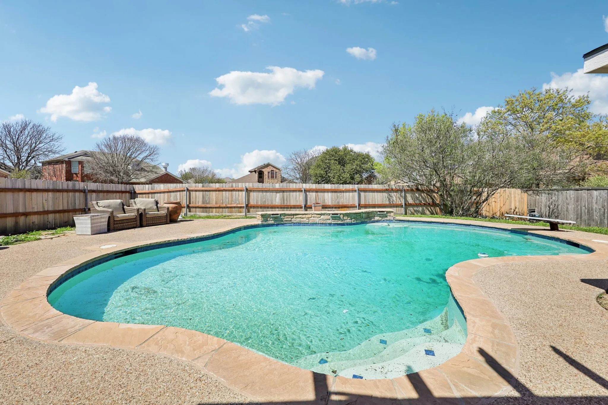 Single Family Residence For Sale in Tarrant County , 1325 Lake Shore Drive, Crowley, Texas 76036, 4 Bedroom, 2 Bathroom, 2 Garage spaces, 1,986 Sqft, built in 2002, mls#21214376, Real Estate Agent in Crowley, Homes For Sale in Tarrant county, Homes For Sale in Crowley, Realtor in Crowley Texas, Real Estate Brokerage Independent Realty Texas, Luminita Cordes Realtor