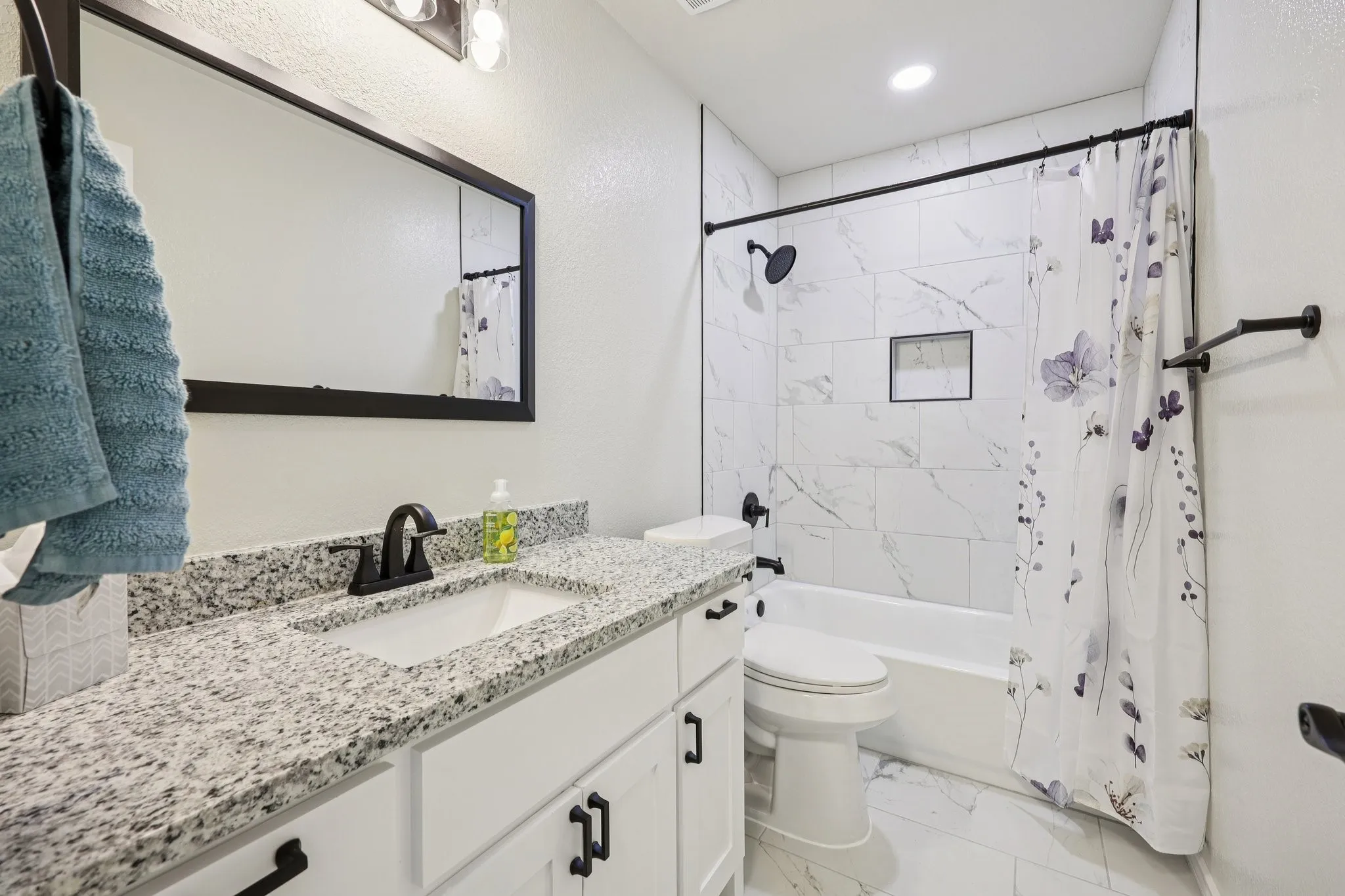 Single Family Residence For Sale in Tarrant County , 1325 Lake Shore Drive, Crowley, Texas 76036, 4 Bedroom, 2 Bathroom, 2 Garage spaces, 1,986 Sqft, built in 2002, mls#21214376, Real Estate Agent in Crowley, Homes For Sale in Tarrant county, Homes For Sale in Crowley, Realtor in Crowley Texas, Real Estate Brokerage Independent Realty Texas, Luminita Cordes Realtor