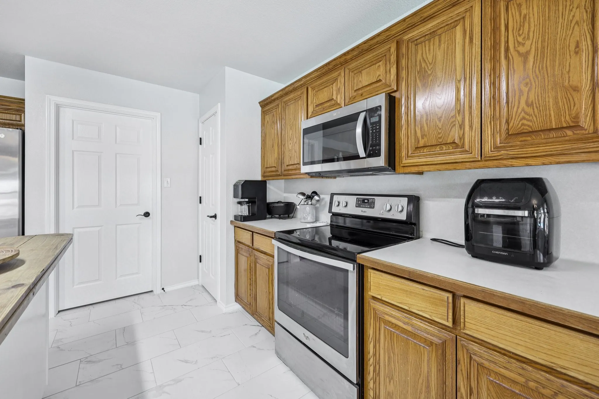 Single Family Residence For Sale in Tarrant County , 1325 Lake Shore Drive, Crowley, Texas 76036, 4 Bedroom, 2 Bathroom, 2 Garage spaces, 1,986 Sqft, built in 2002, mls#21214376, Real Estate Agent in Crowley, Homes For Sale in Tarrant county, Homes For Sale in Crowley, Realtor in Crowley Texas, Real Estate Brokerage Independent Realty Texas, Luminita Cordes Realtor