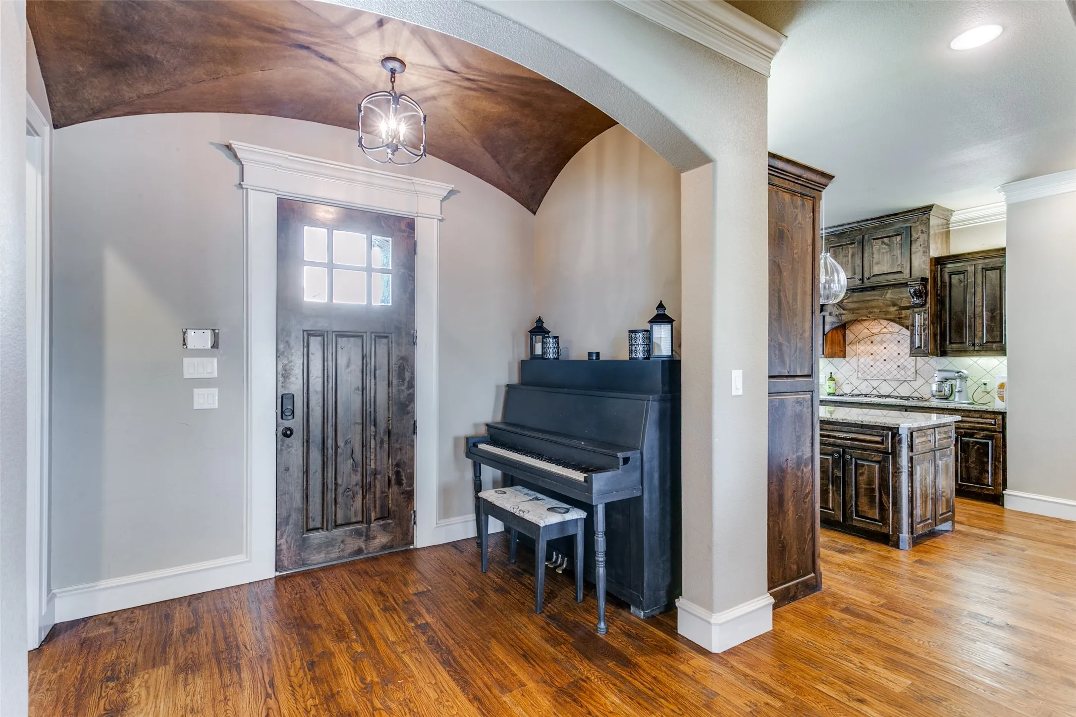 Single Family Residence For Sale in Tarrant County , 6800 Woodland Hills Drive, North Richland Hills, Texas 76182, 4 Bedroom, 4 Bathroom, 2 Garage spaces, 3,505 Sqft, built in 2014, Preowned, mls#21211130, Real Estate Agent in North Richland Hills, Homes For Sale in Tarrant county, Homes For Sale in North Richland Hills, Realtor in North Richland Hills Texas, Real Estate Brokerage Independent Realty Texas, Luminita Cordes Realtor