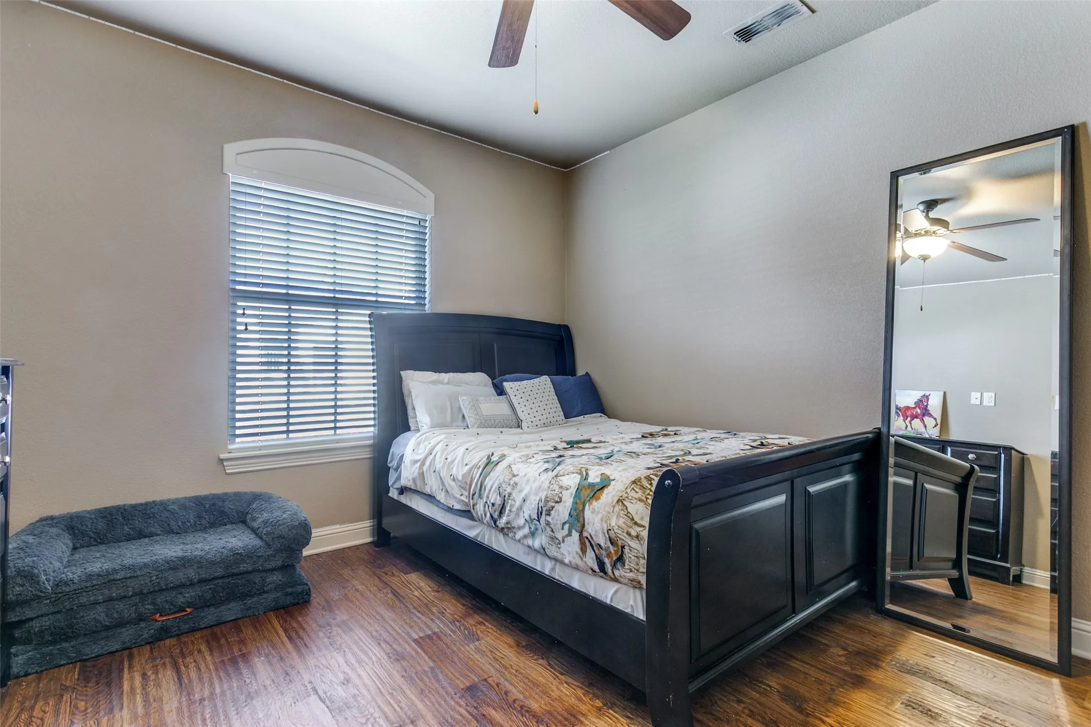 Single Family Residence For Sale in Tarrant County , 6800 Woodland Hills Drive, North Richland Hills, Texas 76182, 4 Bedroom, 4 Bathroom, 2 Garage spaces, 3,505 Sqft, built in 2014, Preowned, mls#21211130, Real Estate Agent in North Richland Hills, Homes For Sale in Tarrant county, Homes For Sale in North Richland Hills, Realtor in North Richland Hills Texas, Real Estate Brokerage Independent Realty Texas, Luminita Cordes Realtor
