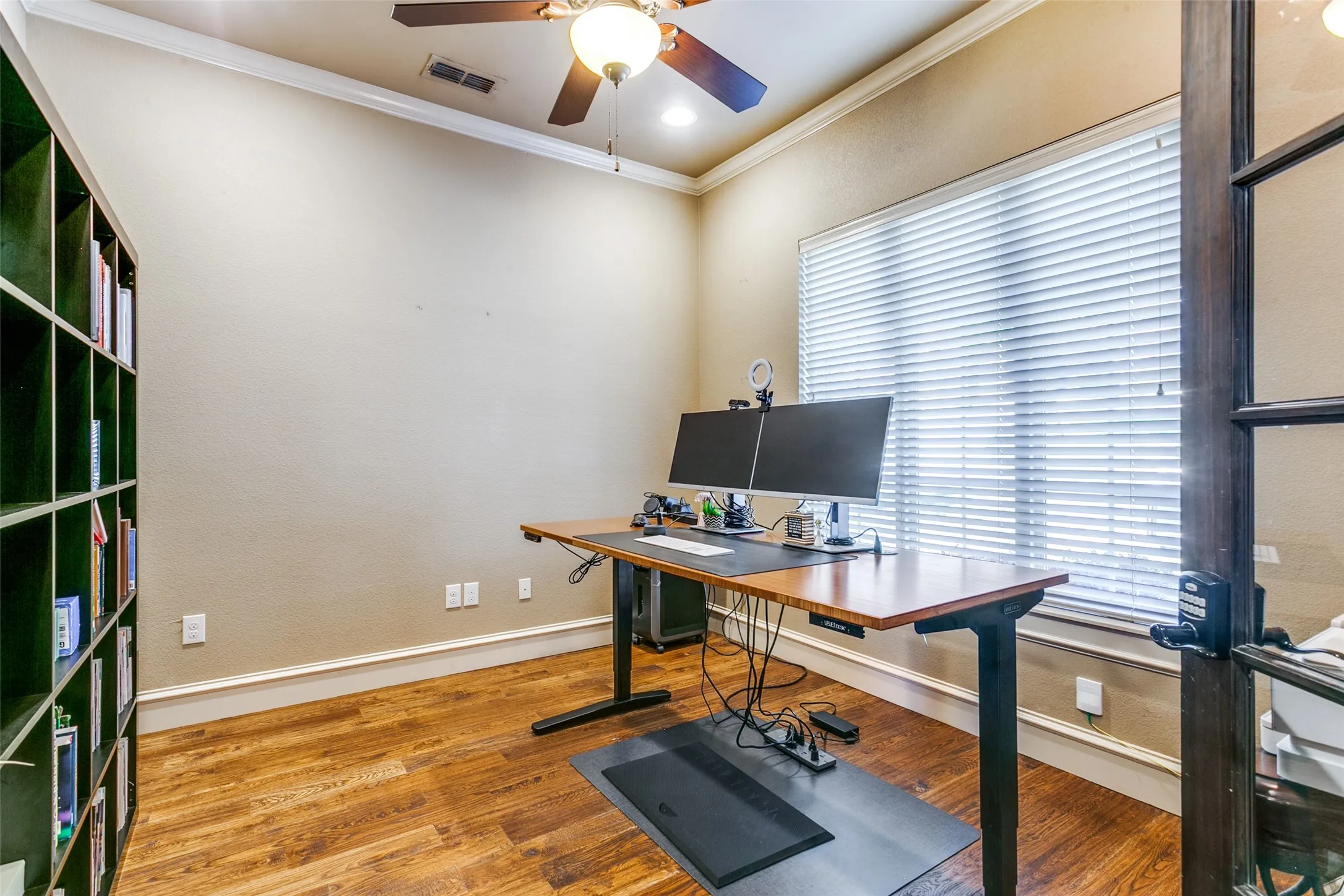 Single Family Residence For Sale in Tarrant County , 6800 Woodland Hills Drive, North Richland Hills, Texas 76182, 4 Bedroom, 4 Bathroom, 2 Garage spaces, 3,505 Sqft, built in 2014, Preowned, mls#21211130, Real Estate Agent in North Richland Hills, Homes For Sale in Tarrant county, Homes For Sale in North Richland Hills, Realtor in North Richland Hills Texas, Real Estate Brokerage Independent Realty Texas, Luminita Cordes Realtor