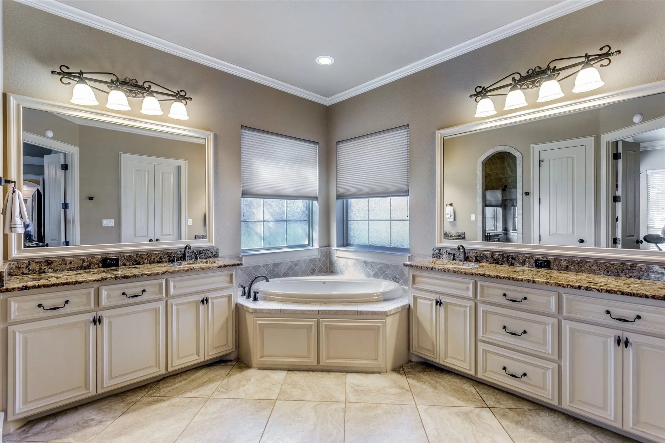 Single Family Residence For Sale in Tarrant County , 6800 Woodland Hills Drive, North Richland Hills, Texas 76182, 4 Bedroom, 4 Bathroom, 2 Garage spaces, 3,505 Sqft, built in 2014, Preowned, mls#21211130, Real Estate Agent in North Richland Hills, Homes For Sale in Tarrant county, Homes For Sale in North Richland Hills, Realtor in North Richland Hills Texas, Real Estate Brokerage Independent Realty Texas, Luminita Cordes Realtor