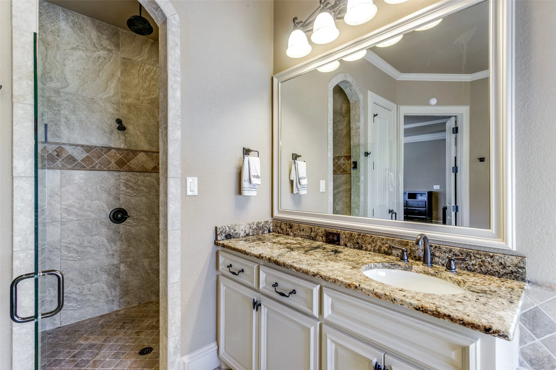 Single Family Residence For Sale in Tarrant County , 6800 Woodland Hills Drive, North Richland Hills, Texas 76182, 4 Bedroom, 4 Bathroom, 2 Garage spaces, 3,505 Sqft, built in 2014, Preowned, mls#21211130, Real Estate Agent in North Richland Hills, Homes For Sale in Tarrant county, Homes For Sale in North Richland Hills, Realtor in North Richland Hills Texas, Real Estate Brokerage Independent Realty Texas, Luminita Cordes Realtor