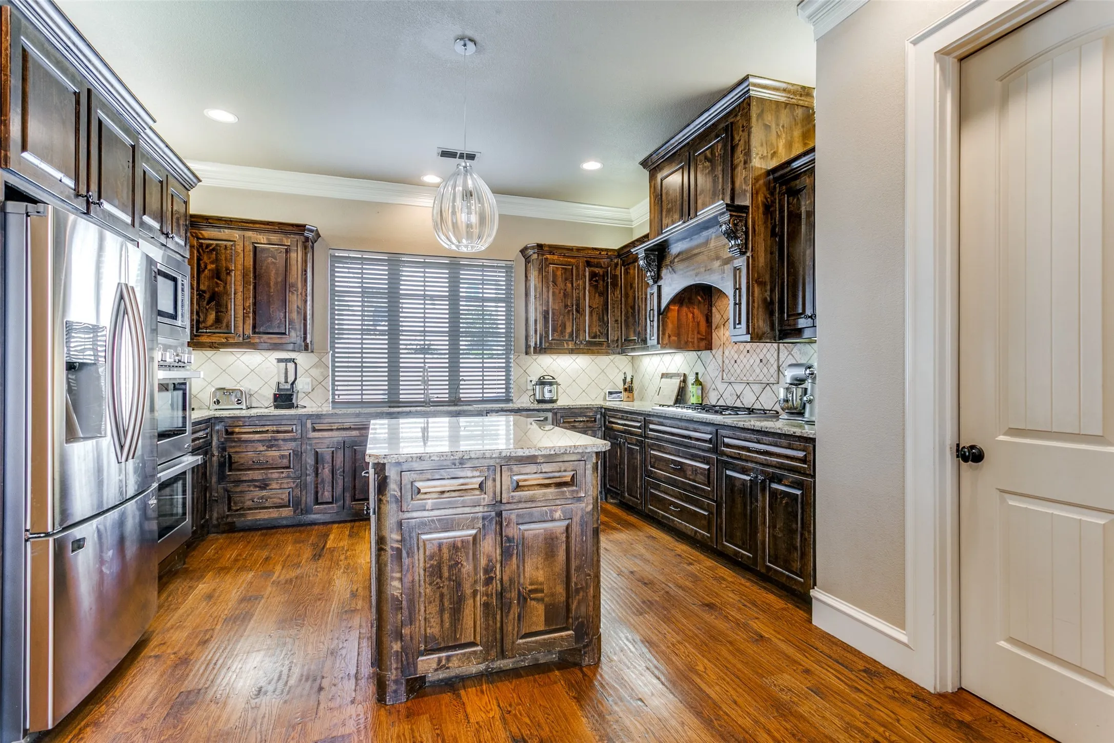 Single Family Residence For Sale in Tarrant County , 6800 Woodland Hills Drive, North Richland Hills, Texas 76182, 4 Bedroom, 4 Bathroom, 2 Garage spaces, 3,505 Sqft, built in 2014, Preowned, mls#21211130, Real Estate Agent in North Richland Hills, Homes For Sale in Tarrant county, Homes For Sale in North Richland Hills, Realtor in North Richland Hills Texas, Real Estate Brokerage Independent Realty Texas, Luminita Cordes Realtor