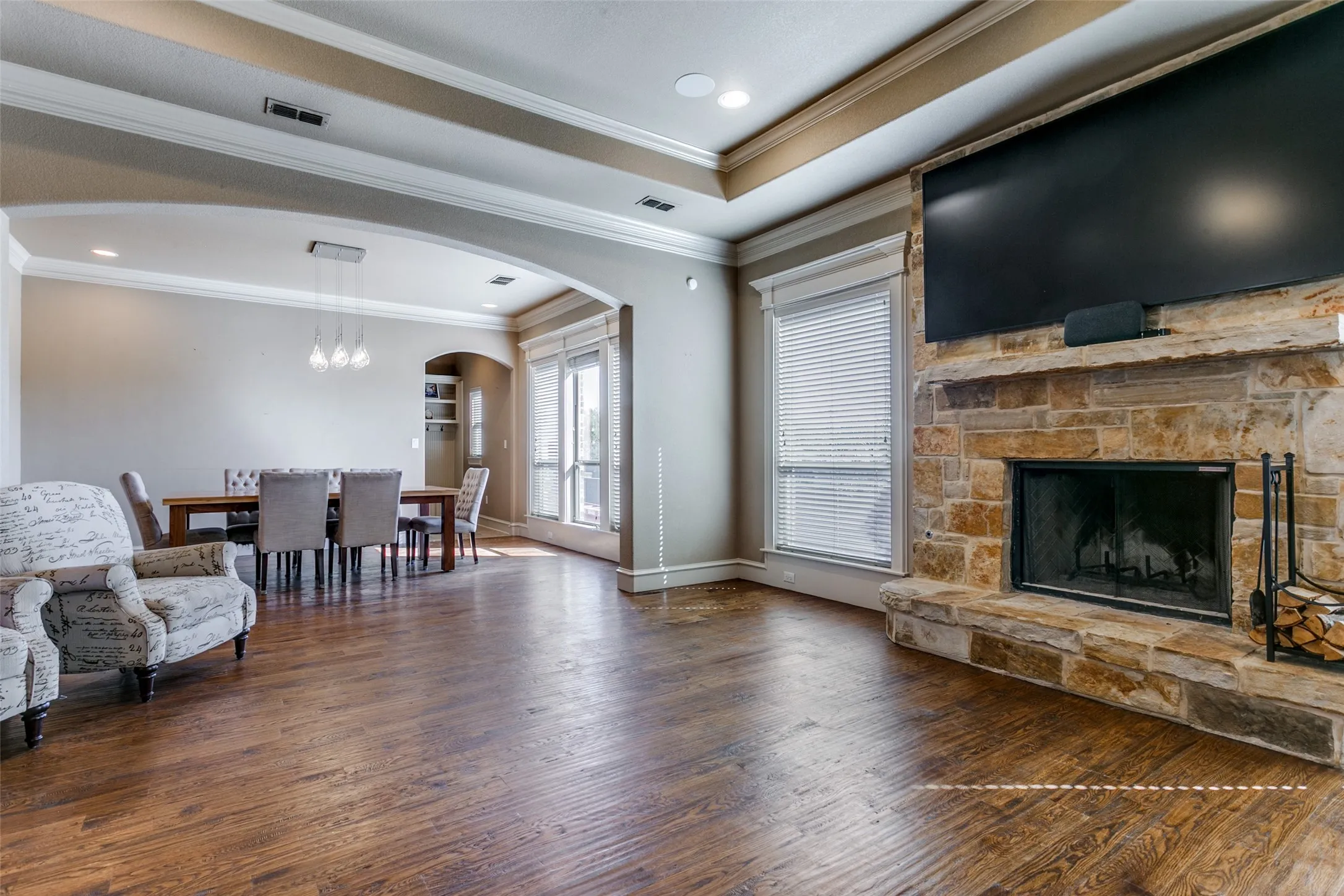 Single Family Residence For Sale in Tarrant County , 6800 Woodland Hills Drive, North Richland Hills, Texas 76182, 4 Bedroom, 4 Bathroom, 2 Garage spaces, 3,505 Sqft, built in 2014, Preowned, mls#21211130, Real Estate Agent in North Richland Hills, Homes For Sale in Tarrant county, Homes For Sale in North Richland Hills, Realtor in North Richland Hills Texas, Real Estate Brokerage Independent Realty Texas, Luminita Cordes Realtor