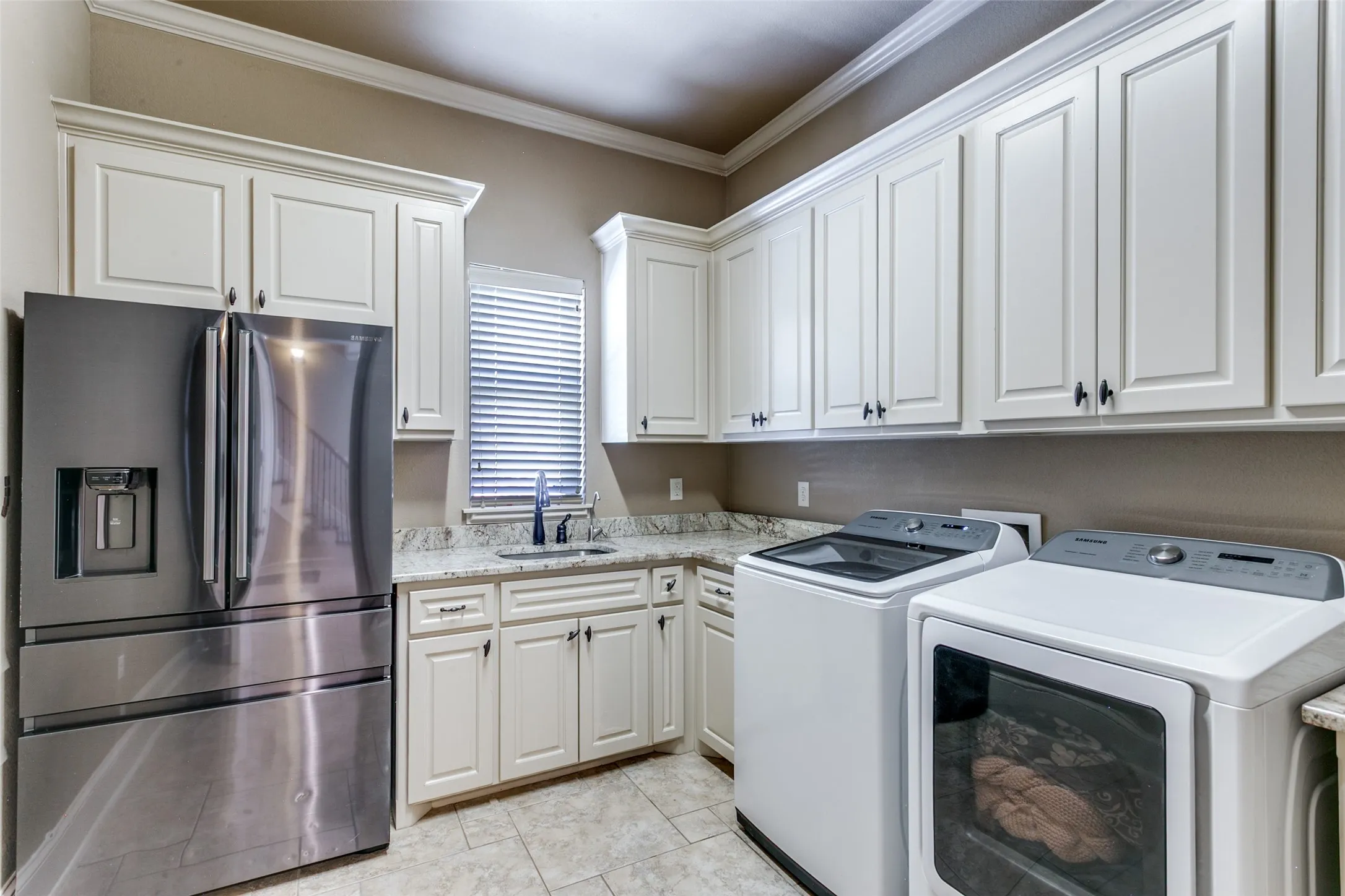 Single Family Residence For Sale in Tarrant County , 6800 Woodland Hills Drive, North Richland Hills, Texas 76182, 4 Bedroom, 4 Bathroom, 2 Garage spaces, 3,505 Sqft, built in 2014, Preowned, mls#21211130, Real Estate Agent in North Richland Hills, Homes For Sale in Tarrant county, Homes For Sale in North Richland Hills, Realtor in North Richland Hills Texas, Real Estate Brokerage Independent Realty Texas, Luminita Cordes Realtor