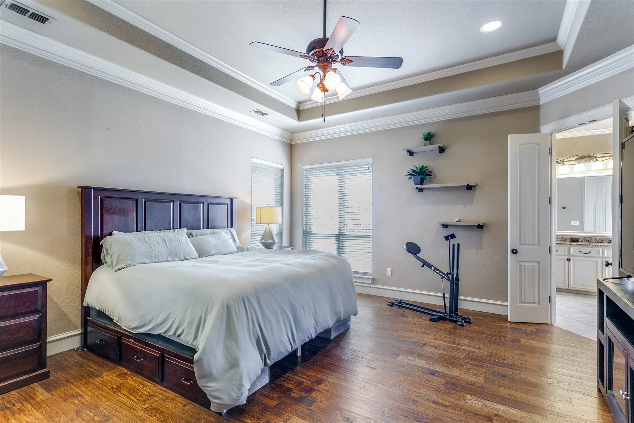 Single Family Residence For Sale in Tarrant County , 6800 Woodland Hills Drive, North Richland Hills, Texas 76182, 4 Bedroom, 4 Bathroom, 2 Garage spaces, 3,505 Sqft, built in 2014, Preowned, mls#21211130, Real Estate Agent in North Richland Hills, Homes For Sale in Tarrant county, Homes For Sale in North Richland Hills, Realtor in North Richland Hills Texas, Real Estate Brokerage Independent Realty Texas, Luminita Cordes Realtor