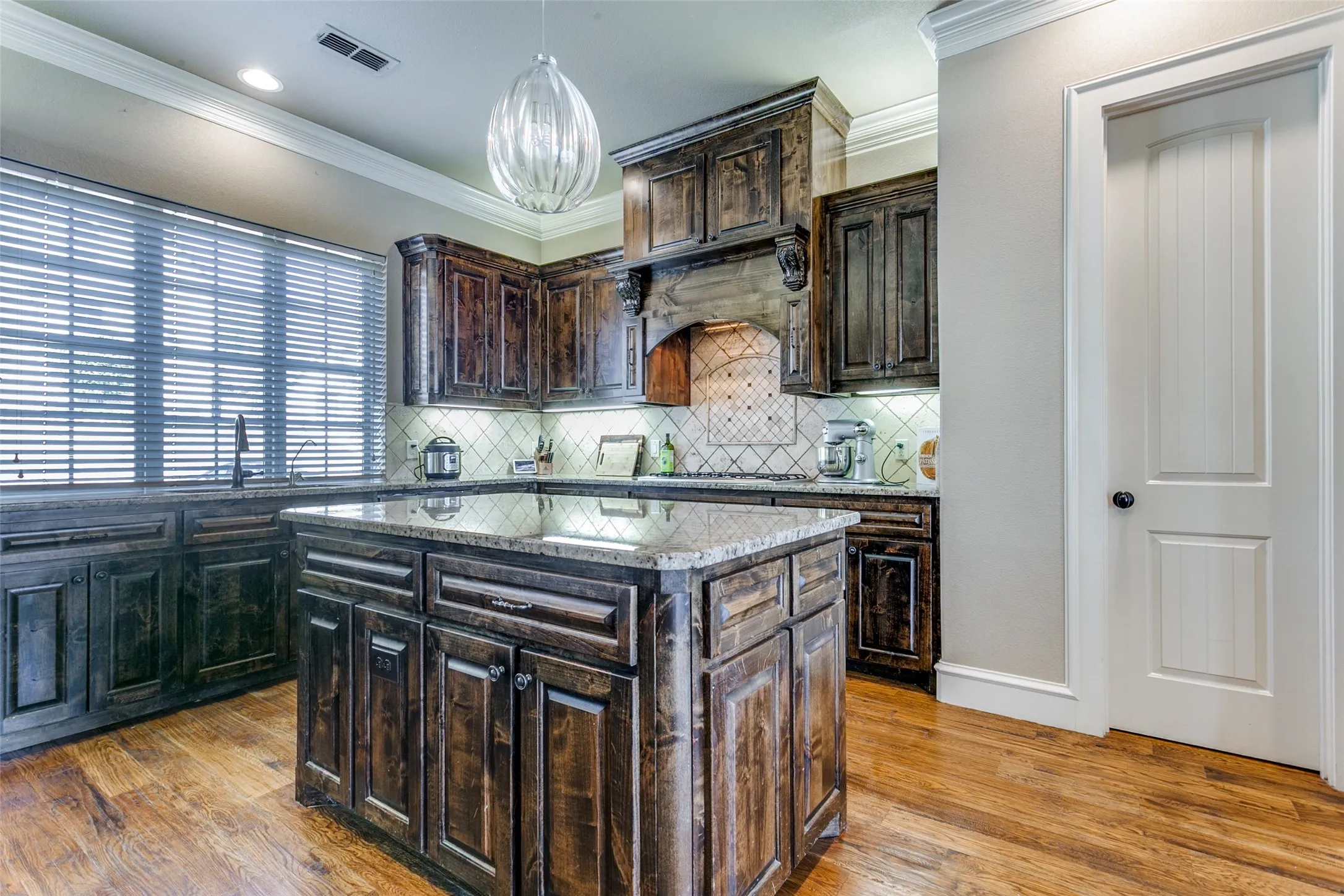 Single Family Residence For Sale in Tarrant County , 6800 Woodland Hills Drive, North Richland Hills, Texas 76182, 4 Bedroom, 4 Bathroom, 2 Garage spaces, 3,505 Sqft, built in 2014, Preowned, mls#21211130, Real Estate Agent in North Richland Hills, Homes For Sale in Tarrant county, Homes For Sale in North Richland Hills, Realtor in North Richland Hills Texas, Real Estate Brokerage Independent Realty Texas, Luminita Cordes Realtor