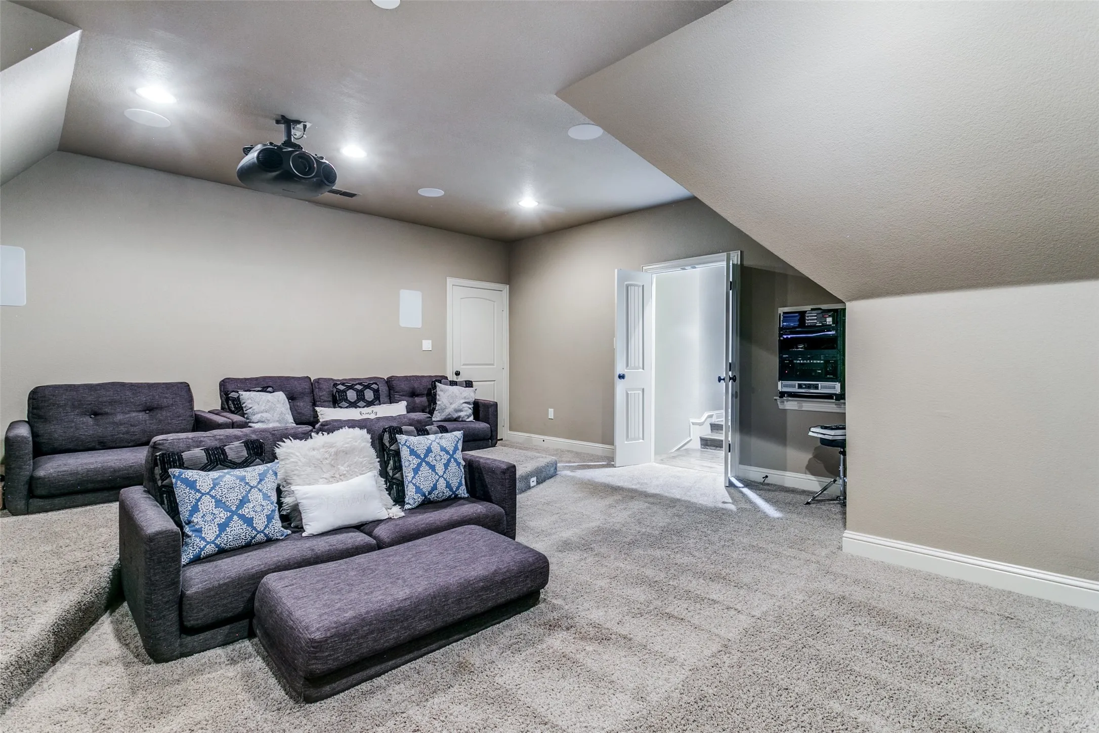 Single Family Residence For Sale in Tarrant County , 6800 Woodland Hills Drive, North Richland Hills, Texas 76182, 4 Bedroom, 4 Bathroom, 2 Garage spaces, 3,505 Sqft, built in 2014, Preowned, mls#21211130, Real Estate Agent in North Richland Hills, Homes For Sale in Tarrant county, Homes For Sale in North Richland Hills, Realtor in North Richland Hills Texas, Real Estate Brokerage Independent Realty Texas, Luminita Cordes Realtor
