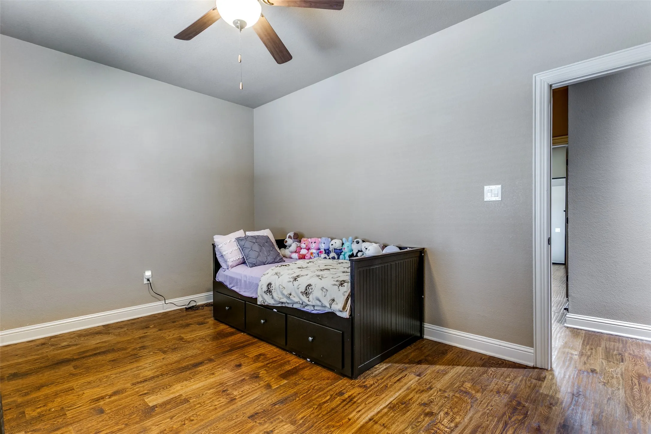 Single Family Residence For Sale in Tarrant County , 6800 Woodland Hills Drive, North Richland Hills, Texas 76182, 4 Bedroom, 4 Bathroom, 2 Garage spaces, 3,505 Sqft, built in 2014, Preowned, mls#21211130, Real Estate Agent in North Richland Hills, Homes For Sale in Tarrant county, Homes For Sale in North Richland Hills, Realtor in North Richland Hills Texas, Real Estate Brokerage Independent Realty Texas, Luminita Cordes Realtor