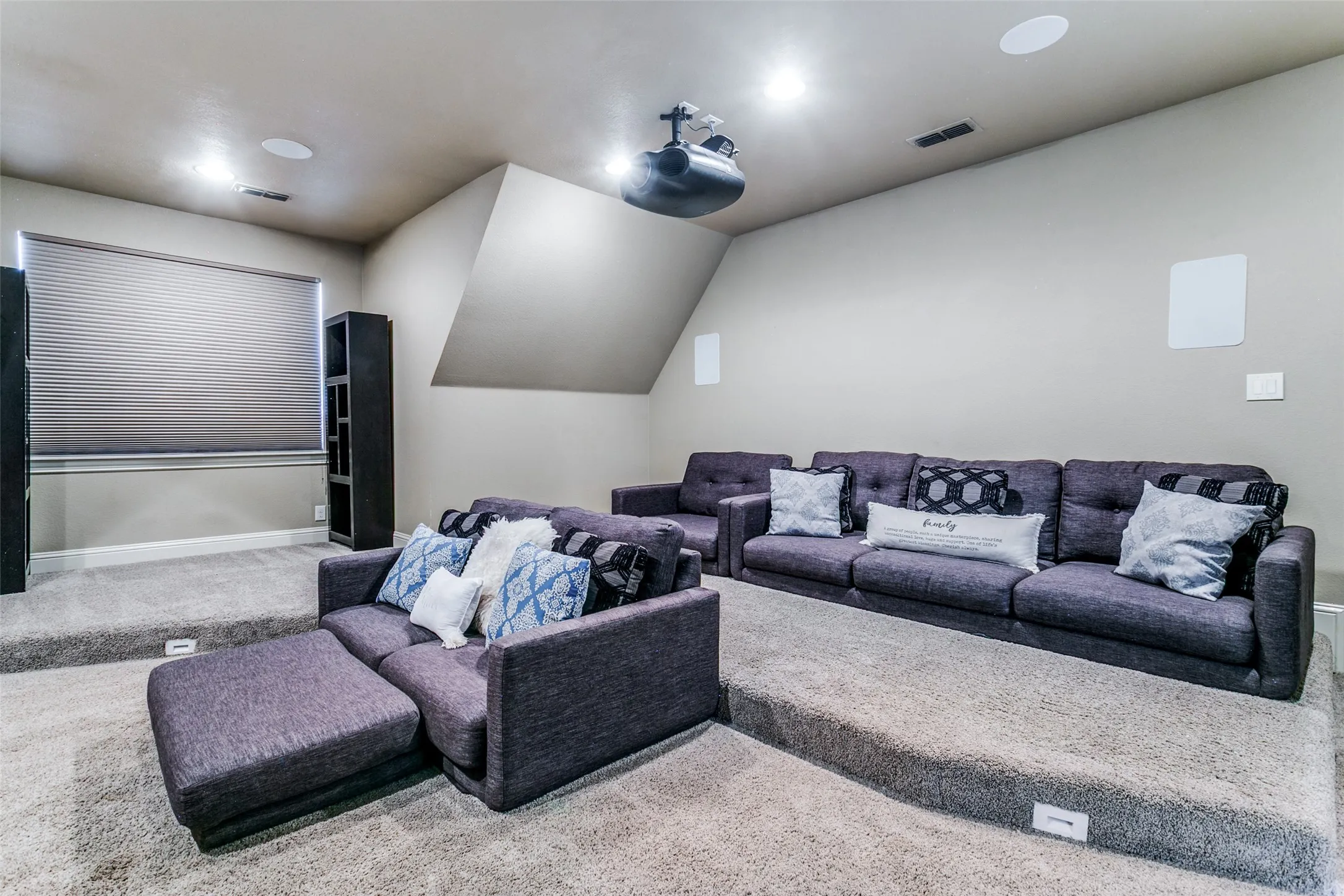 Single Family Residence For Sale in Tarrant County , 6800 Woodland Hills Drive, North Richland Hills, Texas 76182, 4 Bedroom, 4 Bathroom, 2 Garage spaces, 3,505 Sqft, built in 2014, Preowned, mls#21211130, Real Estate Agent in North Richland Hills, Homes For Sale in Tarrant county, Homes For Sale in North Richland Hills, Realtor in North Richland Hills Texas, Real Estate Brokerage Independent Realty Texas, Luminita Cordes Realtor