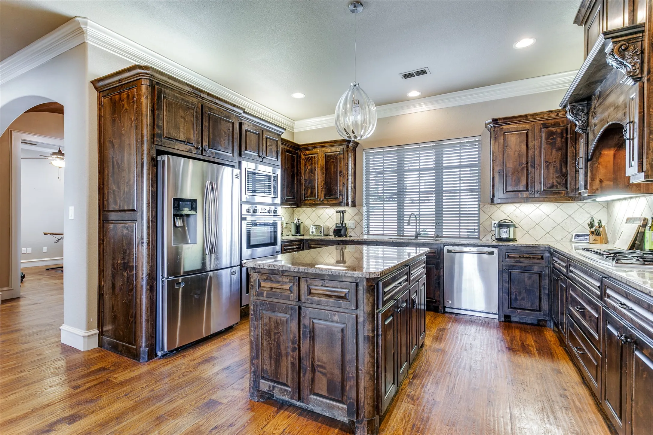 Single Family Residence For Sale in Tarrant County , 6800 Woodland Hills Drive, North Richland Hills, Texas 76182, 4 Bedroom, 4 Bathroom, 2 Garage spaces, 3,505 Sqft, built in 2014, Preowned, mls#21211130, Real Estate Agent in North Richland Hills, Homes For Sale in Tarrant county, Homes For Sale in North Richland Hills, Realtor in North Richland Hills Texas, Real Estate Brokerage Independent Realty Texas, Luminita Cordes Realtor