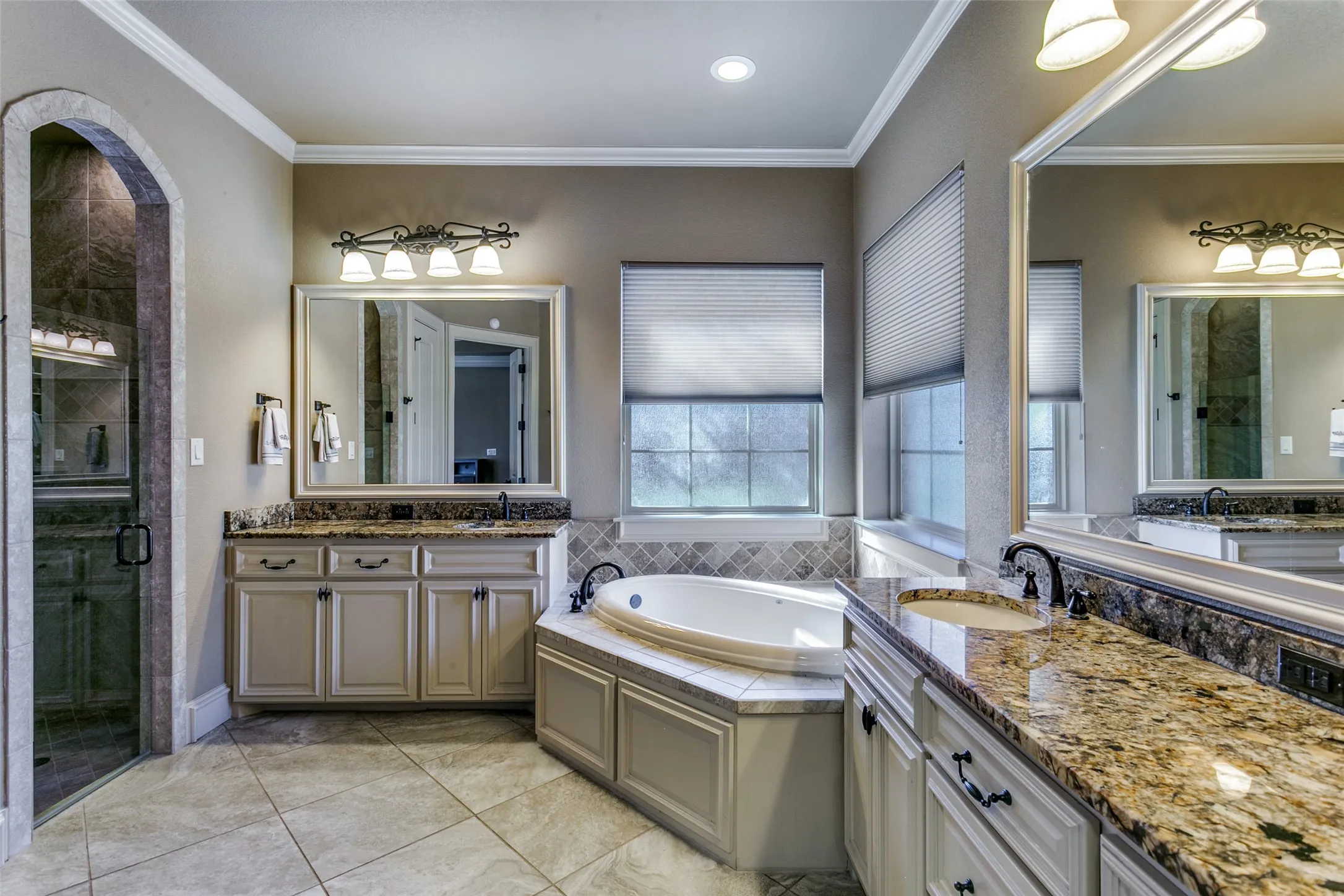 Single Family Residence For Sale in Tarrant County , 6800 Woodland Hills Drive, North Richland Hills, Texas 76182, 4 Bedroom, 4 Bathroom, 2 Garage spaces, 3,505 Sqft, built in 2014, Preowned, mls#21211130, Real Estate Agent in North Richland Hills, Homes For Sale in Tarrant county, Homes For Sale in North Richland Hills, Realtor in North Richland Hills Texas, Real Estate Brokerage Independent Realty Texas, Luminita Cordes Realtor