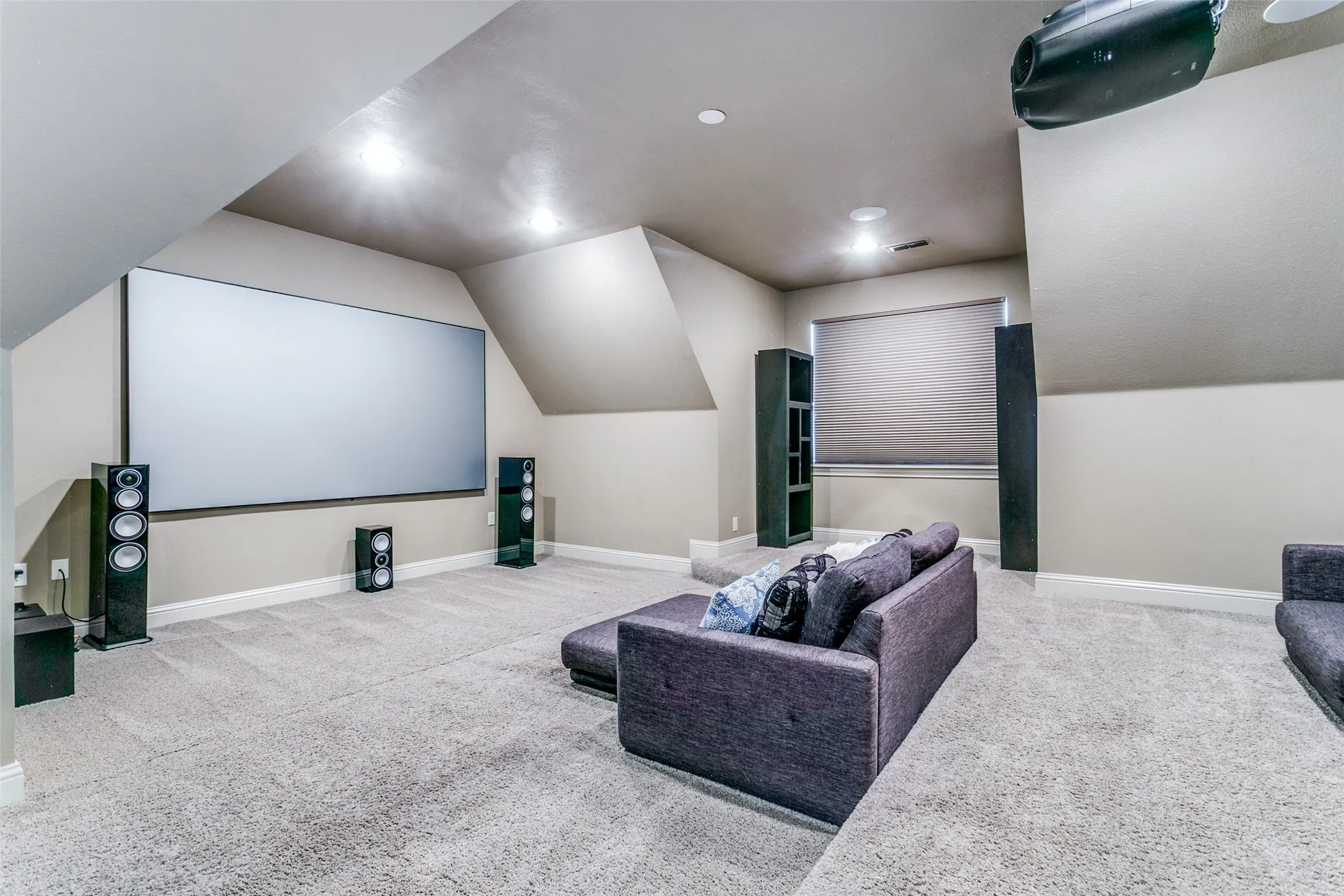 Single Family Residence For Sale in Tarrant County , 6800 Woodland Hills Drive, North Richland Hills, Texas 76182, 4 Bedroom, 4 Bathroom, 2 Garage spaces, 3,505 Sqft, built in 2014, Preowned, mls#21211130, Real Estate Agent in North Richland Hills, Homes For Sale in Tarrant county, Homes For Sale in North Richland Hills, Realtor in North Richland Hills Texas, Real Estate Brokerage Independent Realty Texas, Luminita Cordes Realtor