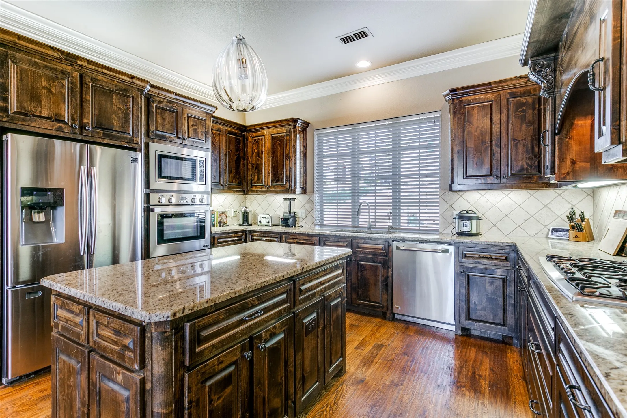 Single Family Residence For Sale in Tarrant County , 6800 Woodland Hills Drive, North Richland Hills, Texas 76182, 4 Bedroom, 4 Bathroom, 2 Garage spaces, 3,505 Sqft, built in 2014, Preowned, mls#21211130, Real Estate Agent in North Richland Hills, Homes For Sale in Tarrant county, Homes For Sale in North Richland Hills, Realtor in North Richland Hills Texas, Real Estate Brokerage Independent Realty Texas, Luminita Cordes Realtor