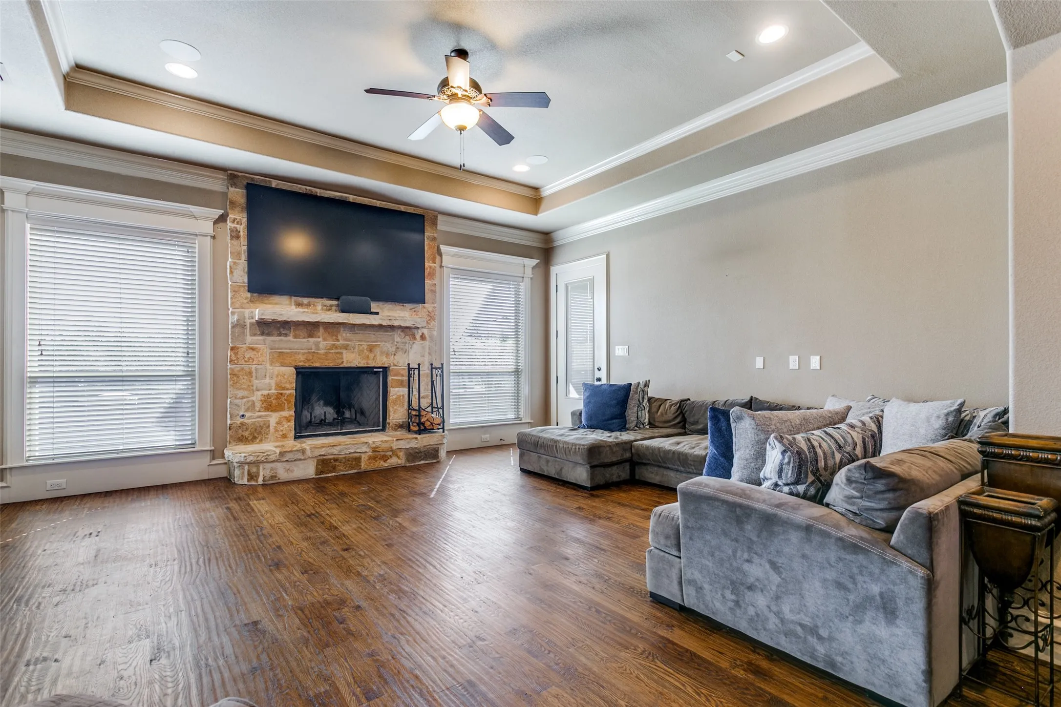 Single Family Residence For Sale in Tarrant County , 6800 Woodland Hills Drive, North Richland Hills, Texas 76182, 4 Bedroom, 4 Bathroom, 2 Garage spaces, 3,505 Sqft, built in 2014, Preowned, mls#21211130, Real Estate Agent in North Richland Hills, Homes For Sale in Tarrant county, Homes For Sale in North Richland Hills, Realtor in North Richland Hills Texas, Real Estate Brokerage Independent Realty Texas, Luminita Cordes Realtor