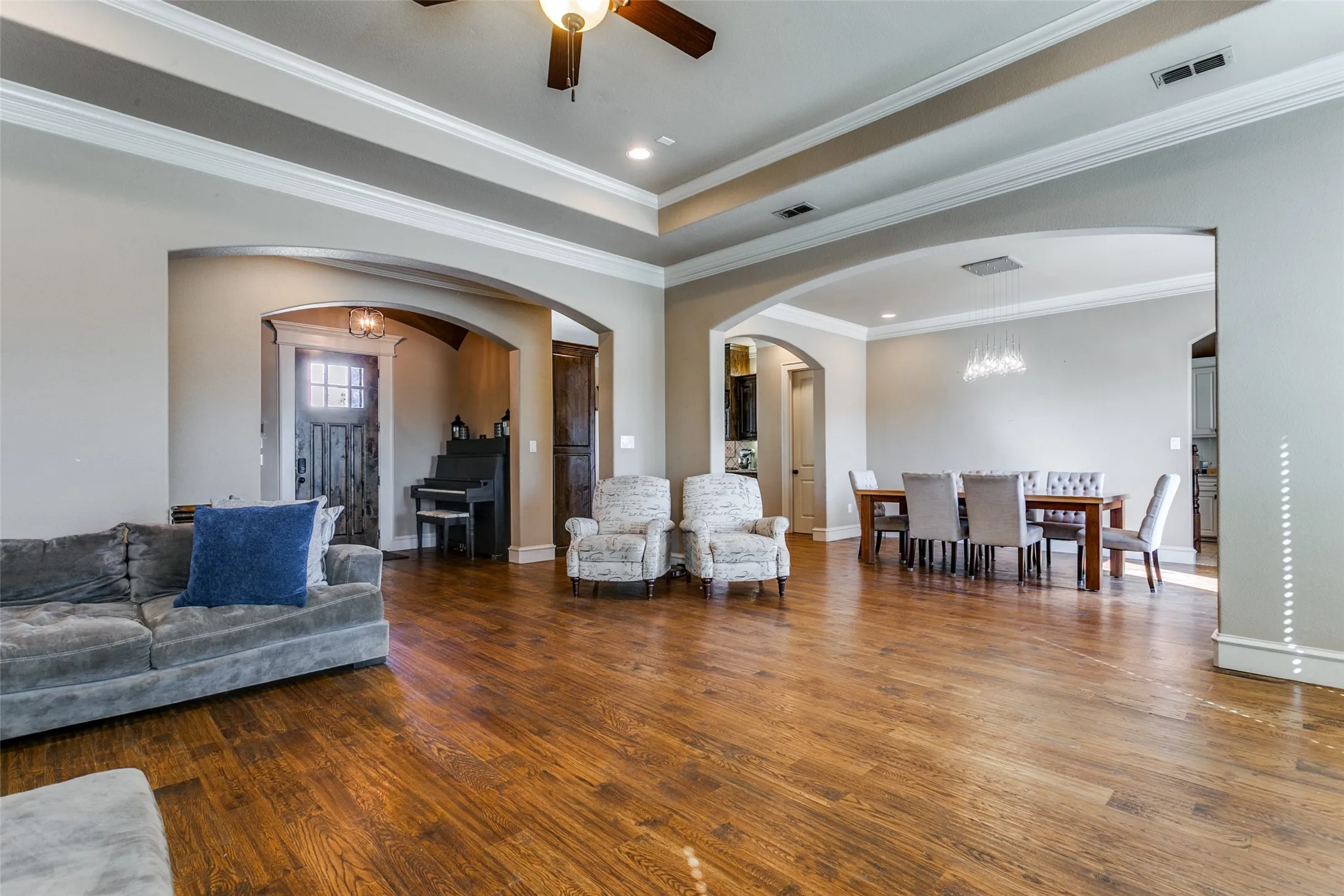 Single Family Residence For Sale in Tarrant County , 6800 Woodland Hills Drive, North Richland Hills, Texas 76182, 4 Bedroom, 4 Bathroom, 2 Garage spaces, 3,505 Sqft, built in 2014, Preowned, mls#21211130, Real Estate Agent in North Richland Hills, Homes For Sale in Tarrant county, Homes For Sale in North Richland Hills, Realtor in North Richland Hills Texas, Real Estate Brokerage Independent Realty Texas, Luminita Cordes Realtor